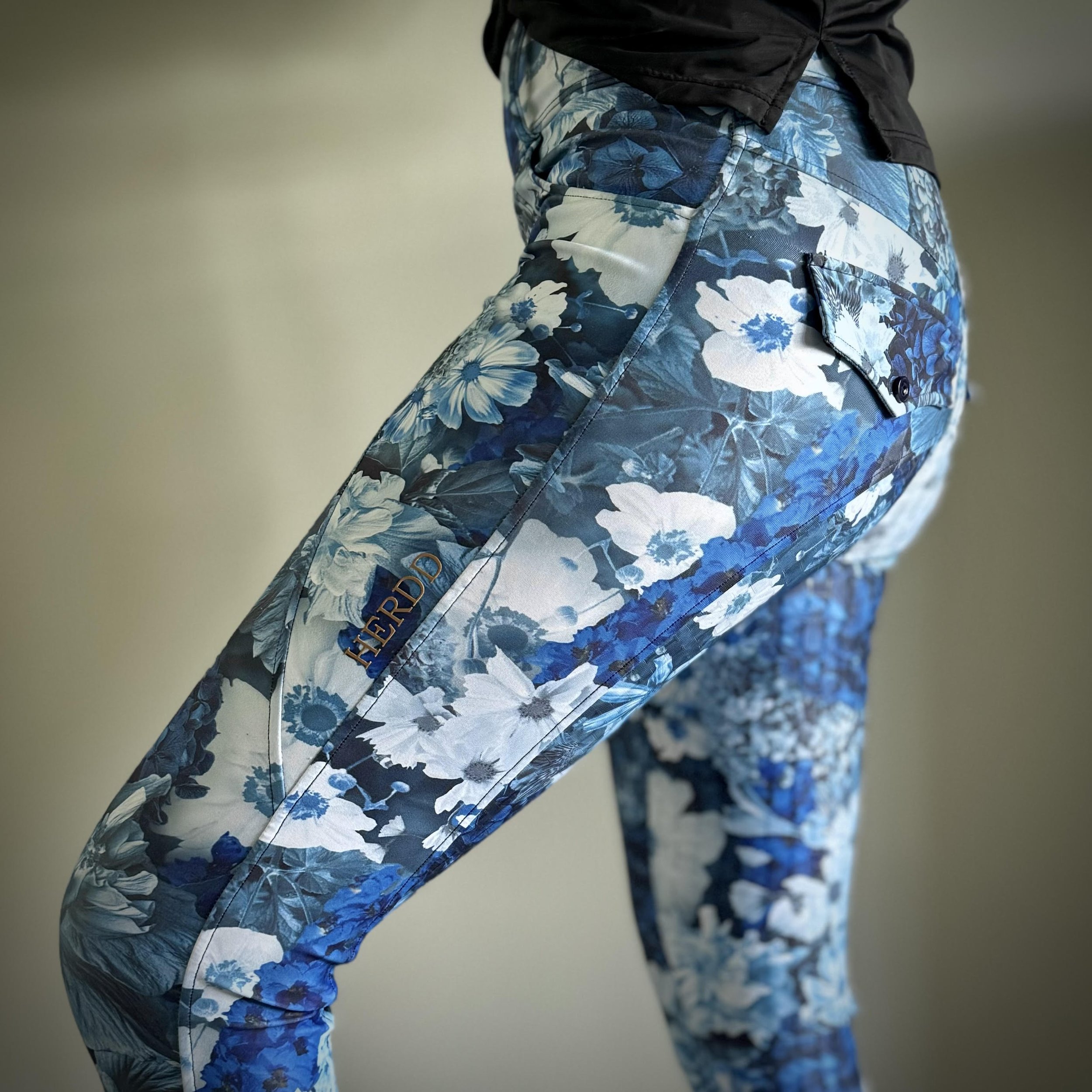 Blue-out tight 3.jpg
