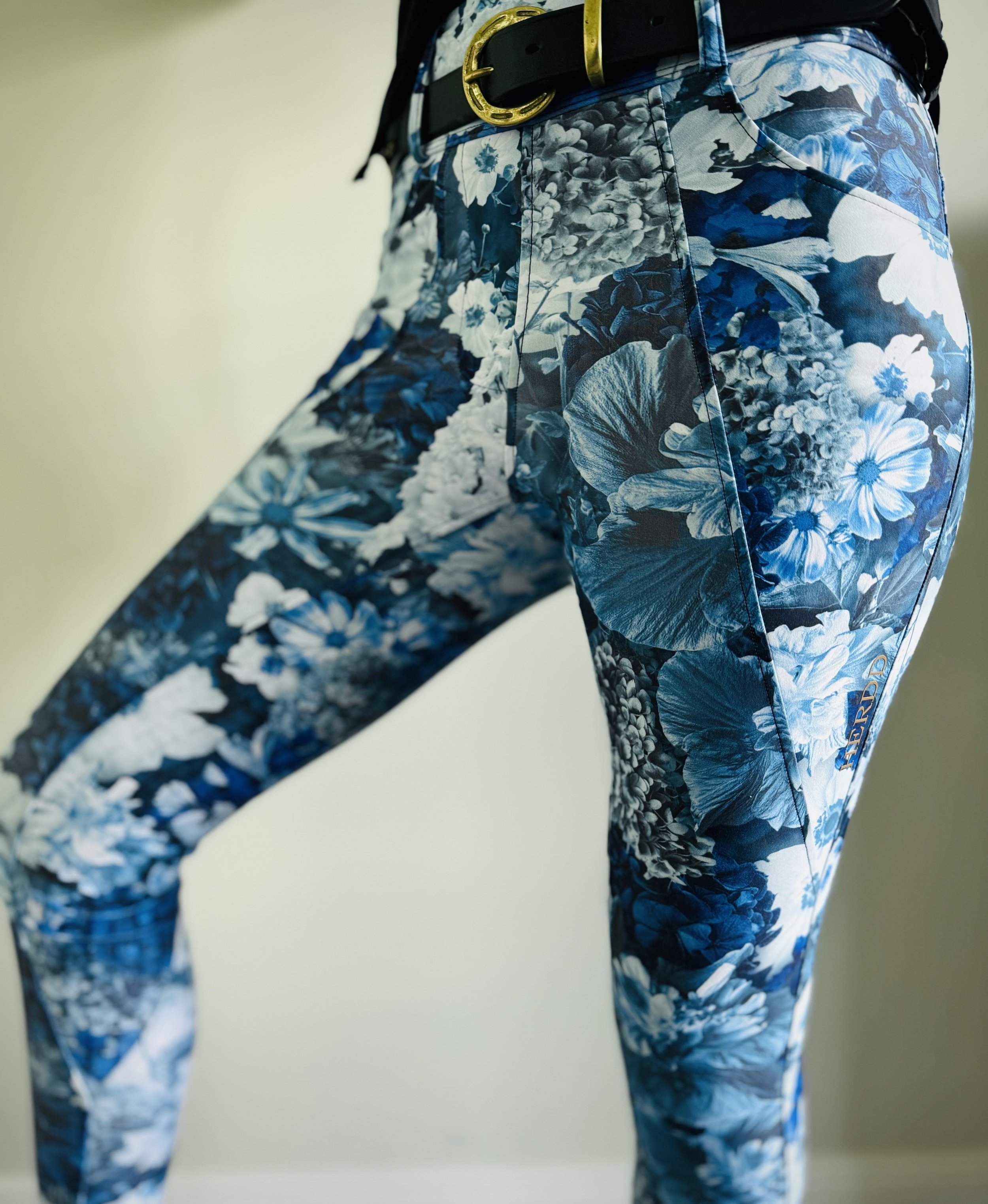 Blue-out tight 1.jpg