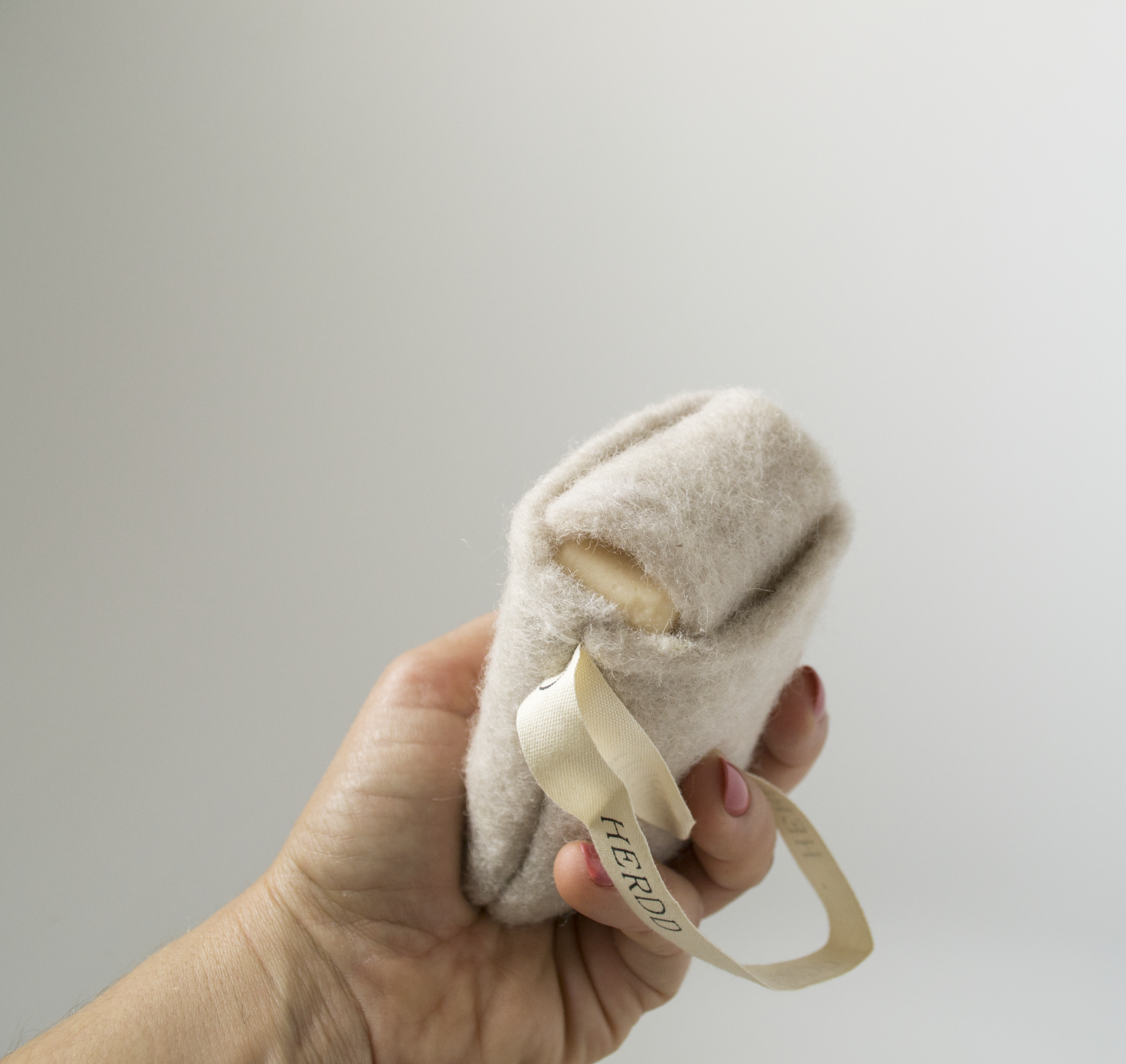 HERDD bar tote shampoo bar maple milk