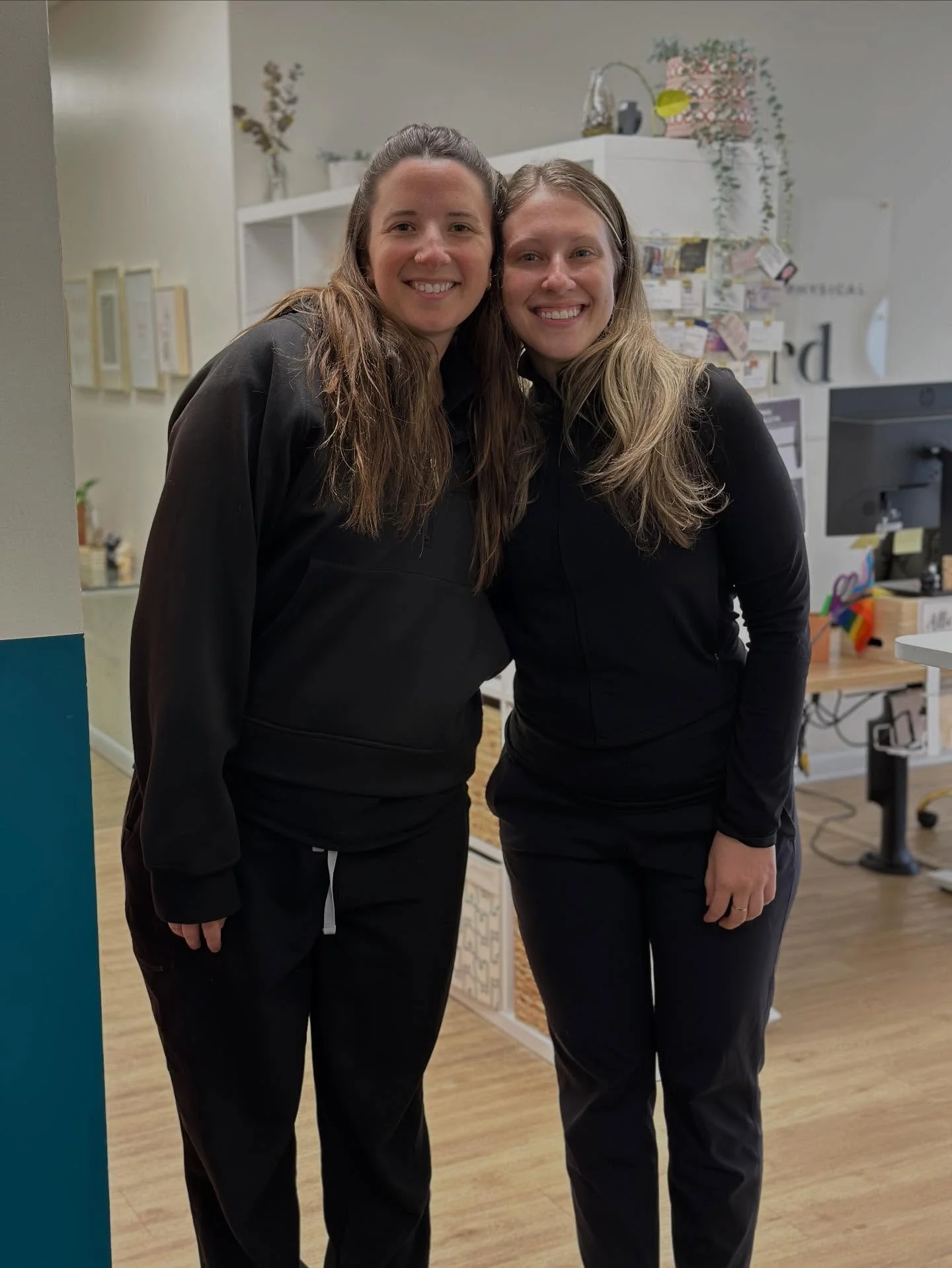 On Wednesdays E(Liz)abeths wear 🖤⚫️