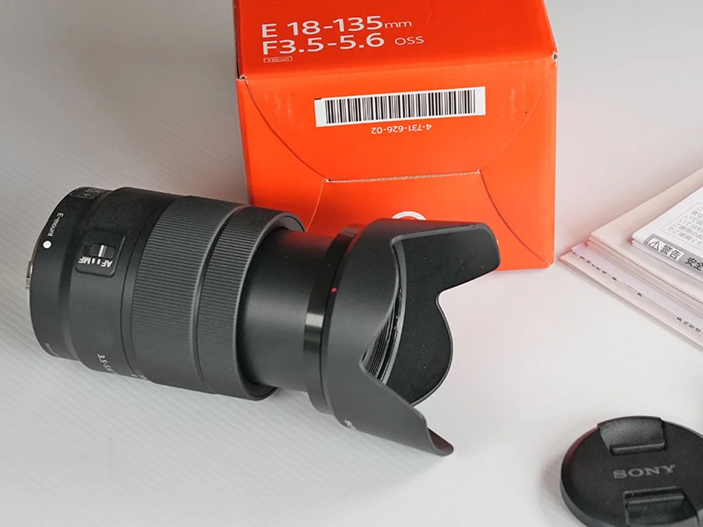 SONY E-18-135mm f3.5 -5.6 OSS   EF Zoom  MINT as new