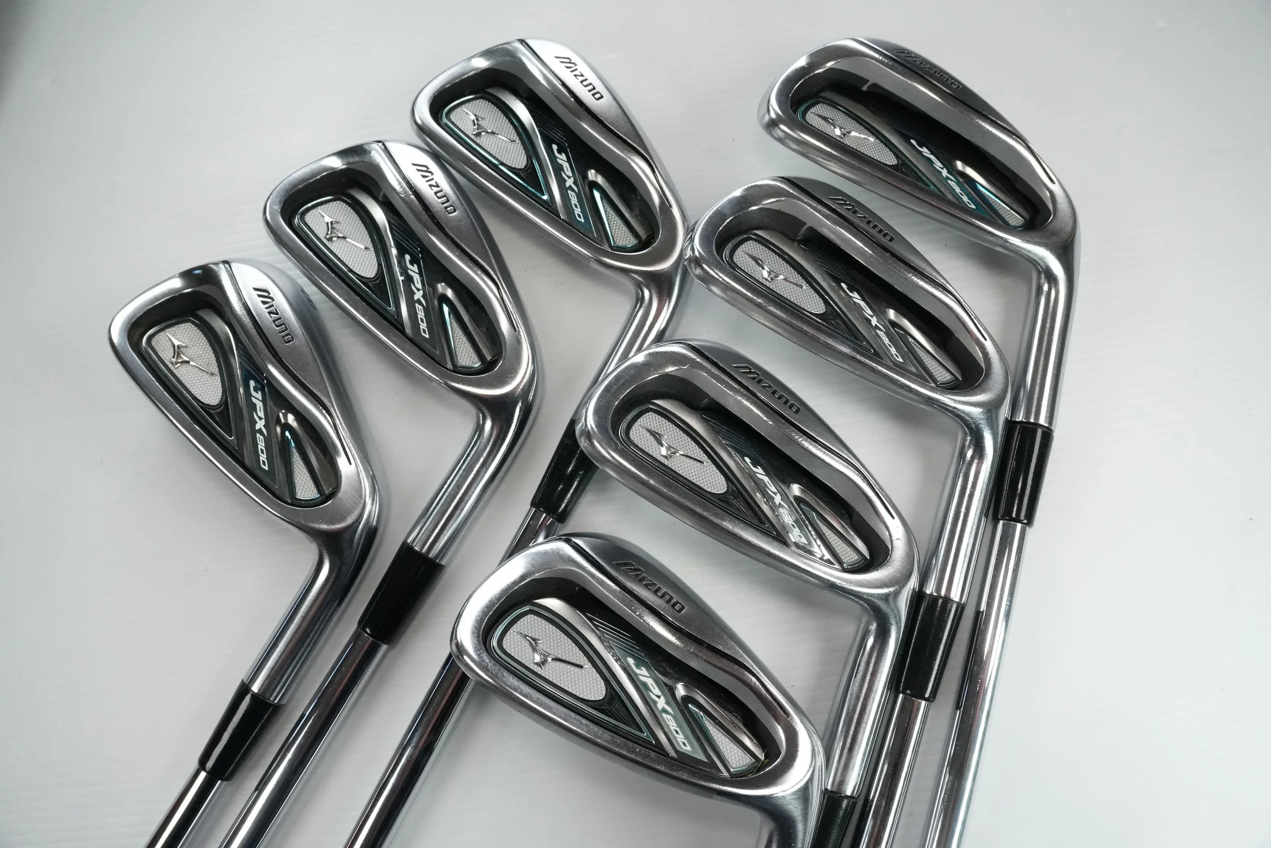 Exc. MIZUNO JPX800 irons 4-PW w. DG R300U SL Regular steel