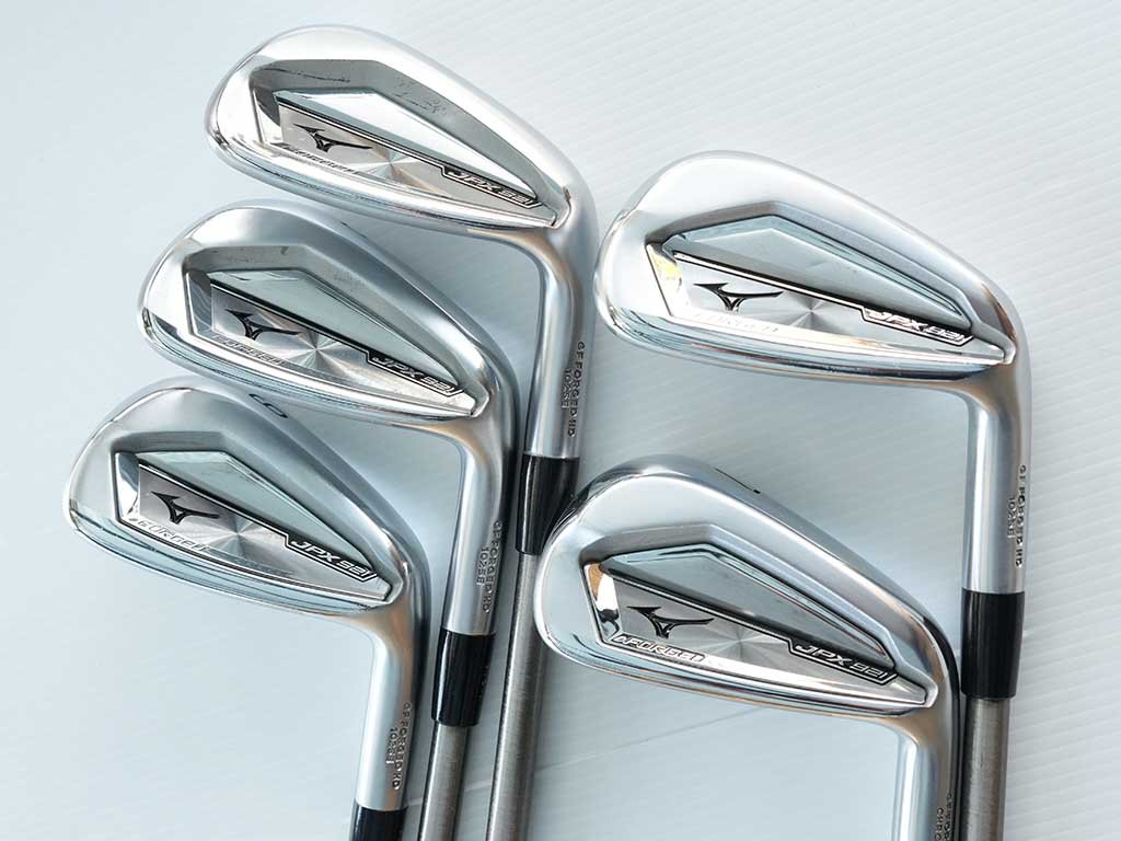 Exc. set of MIZUNO JPX921 forged irons 7 to PW & GW w. Steelfiber 95 Regular