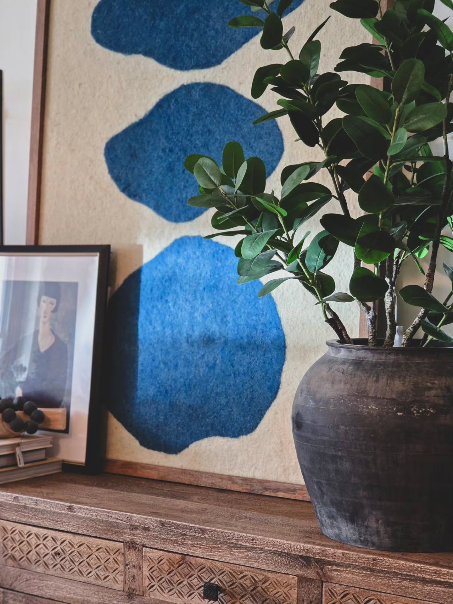 this week ------&gt; open wednesday - sunday

wed - fri | 11 - 6

*saturday* | 9AM - 4PM
 &bull;25% off $75+ purchase [Collective &amp; Co only]
 &bull;a cool espresso treat at 11 [limited supply]

sunday | 12 - 4 &times; Laurie with Living Treasures