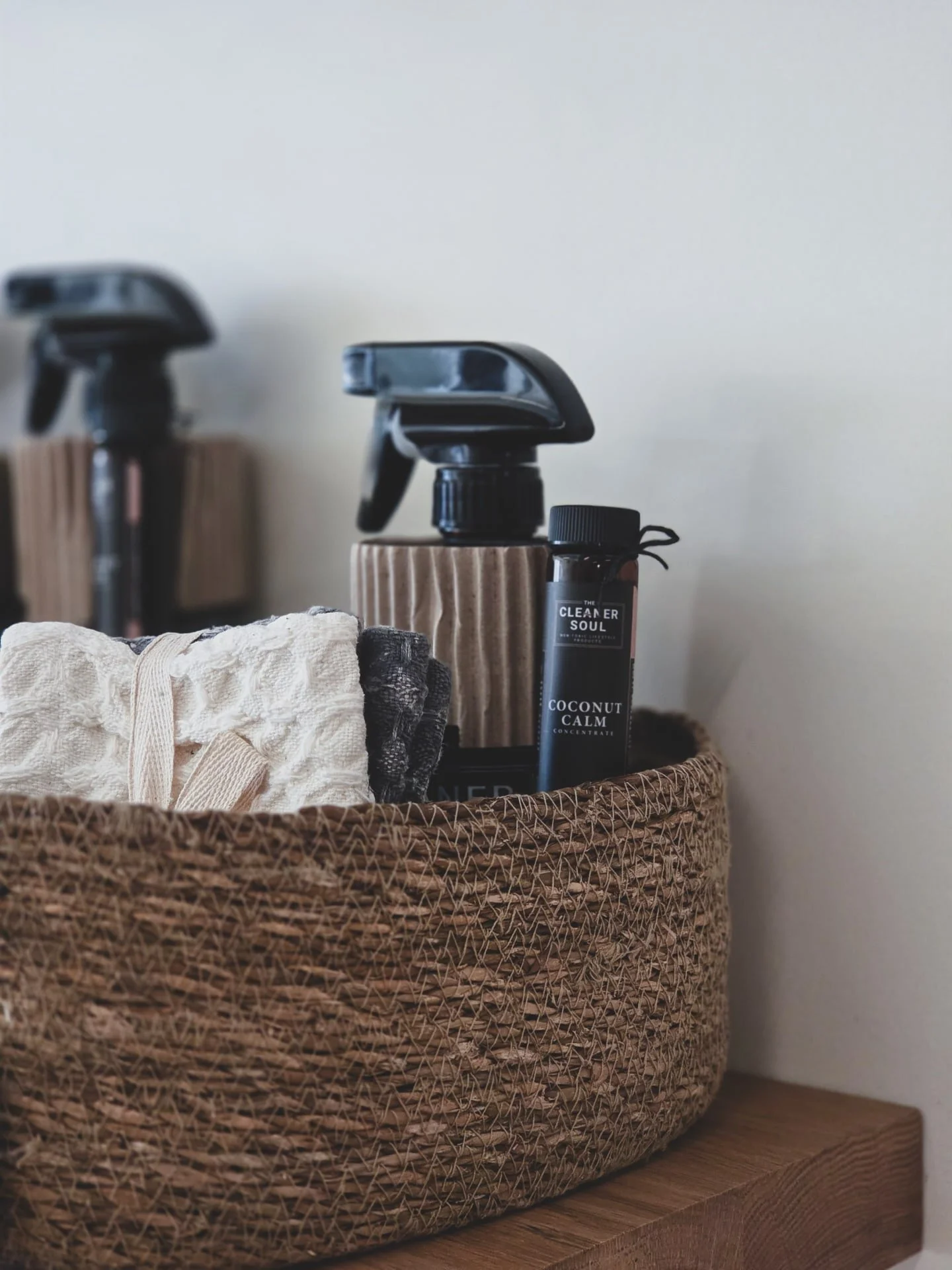 a cleaner you'll want to use daily [and i do]

multi-surface non-toxic cleaner that removes bacteria, dirt, &amp; grime

✔️skin safe
✔️pet safe
✔️food safe
✔️baby safe
✔️vegan
✔️peta-certified
✔️u.s. made