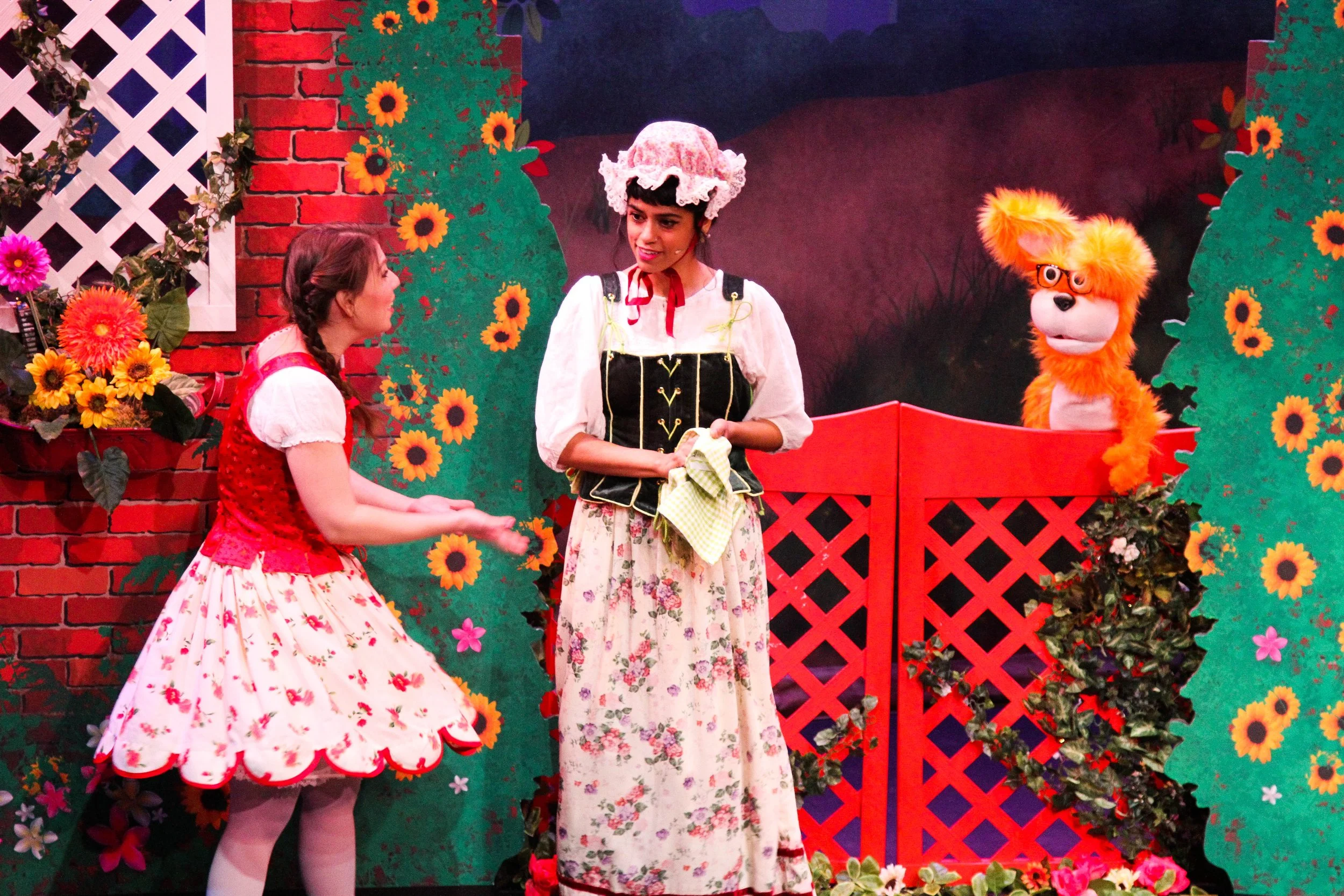 The True Story of Little Red / La verdadera historia de Caperucita