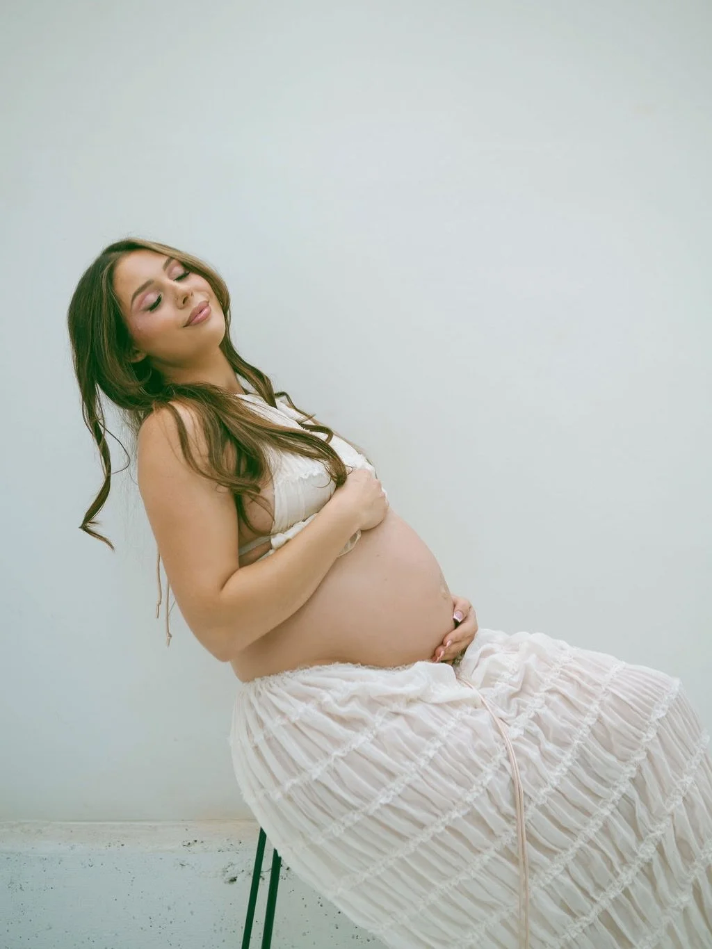 Soaking in these last few moments before baby girl makes her debut 🥲✨
.
.
A big Thank you to my girl @rosendahlphotography for capturing all the best moments of my life so perfectly. My last pregnancy post before I become a mama of 2🩵🩷
.
.
#mama #