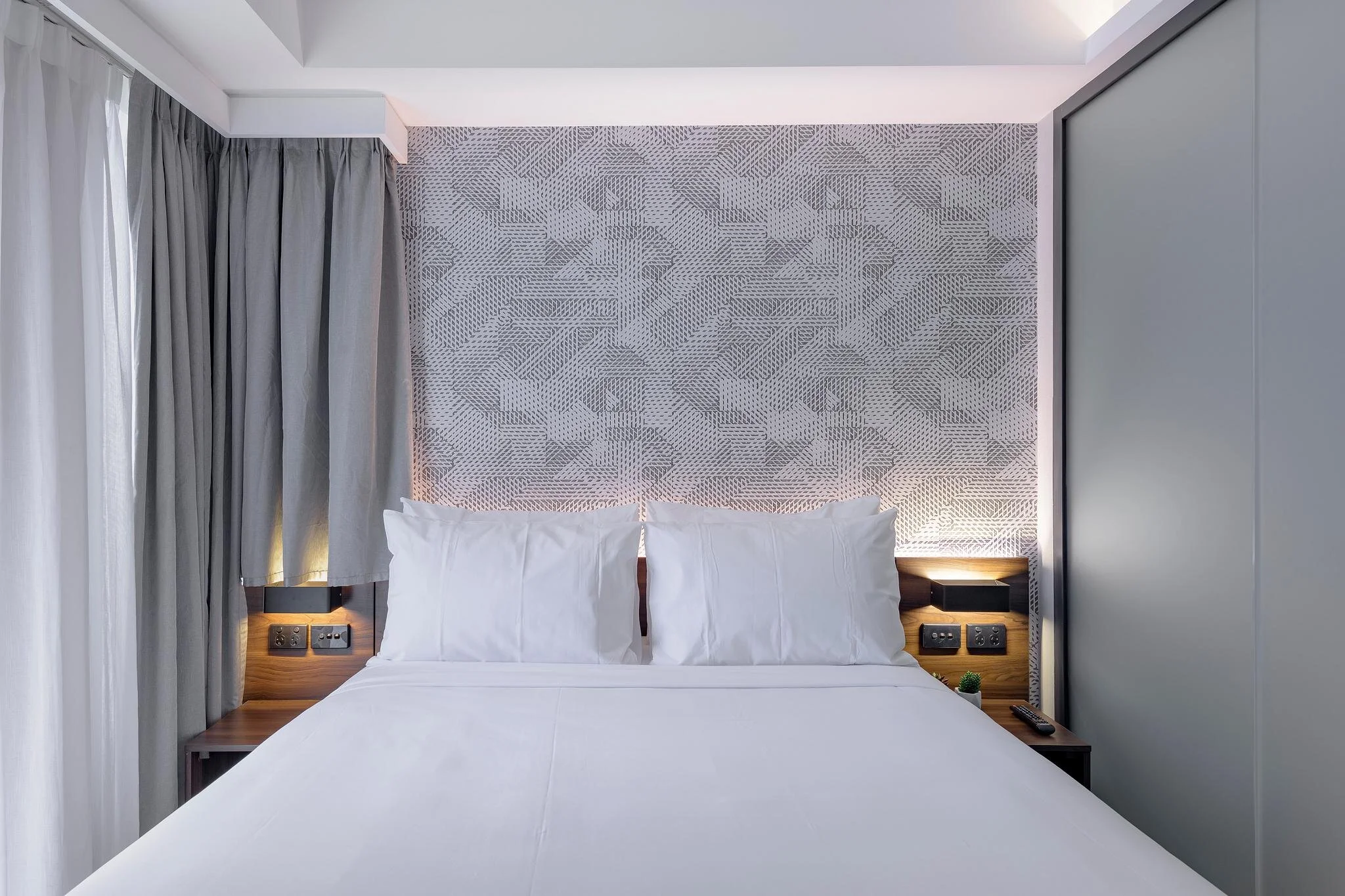 Standard Queen with Balcony