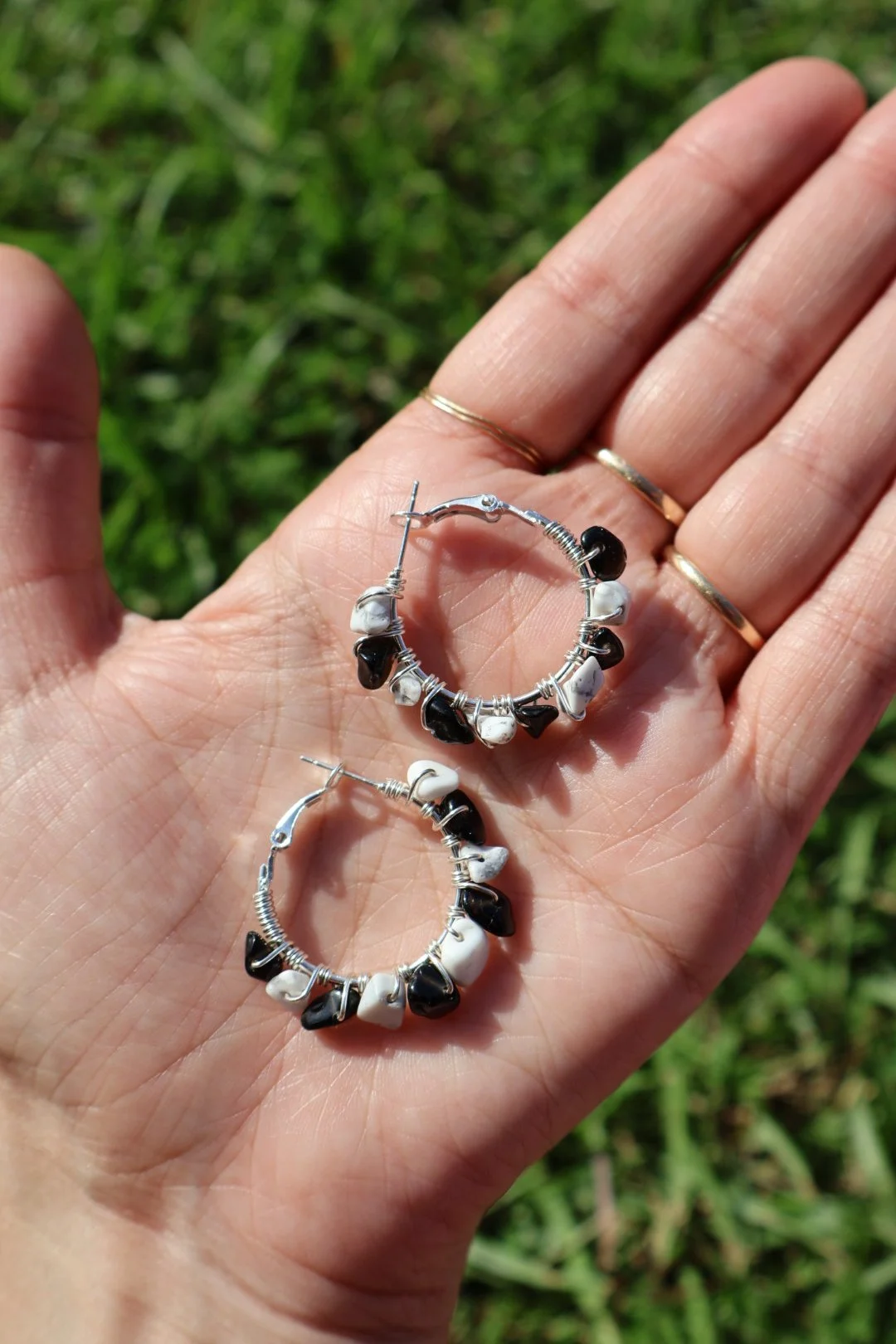 Howlite x Obsidian Mini Gemstone Hoops - SILVER