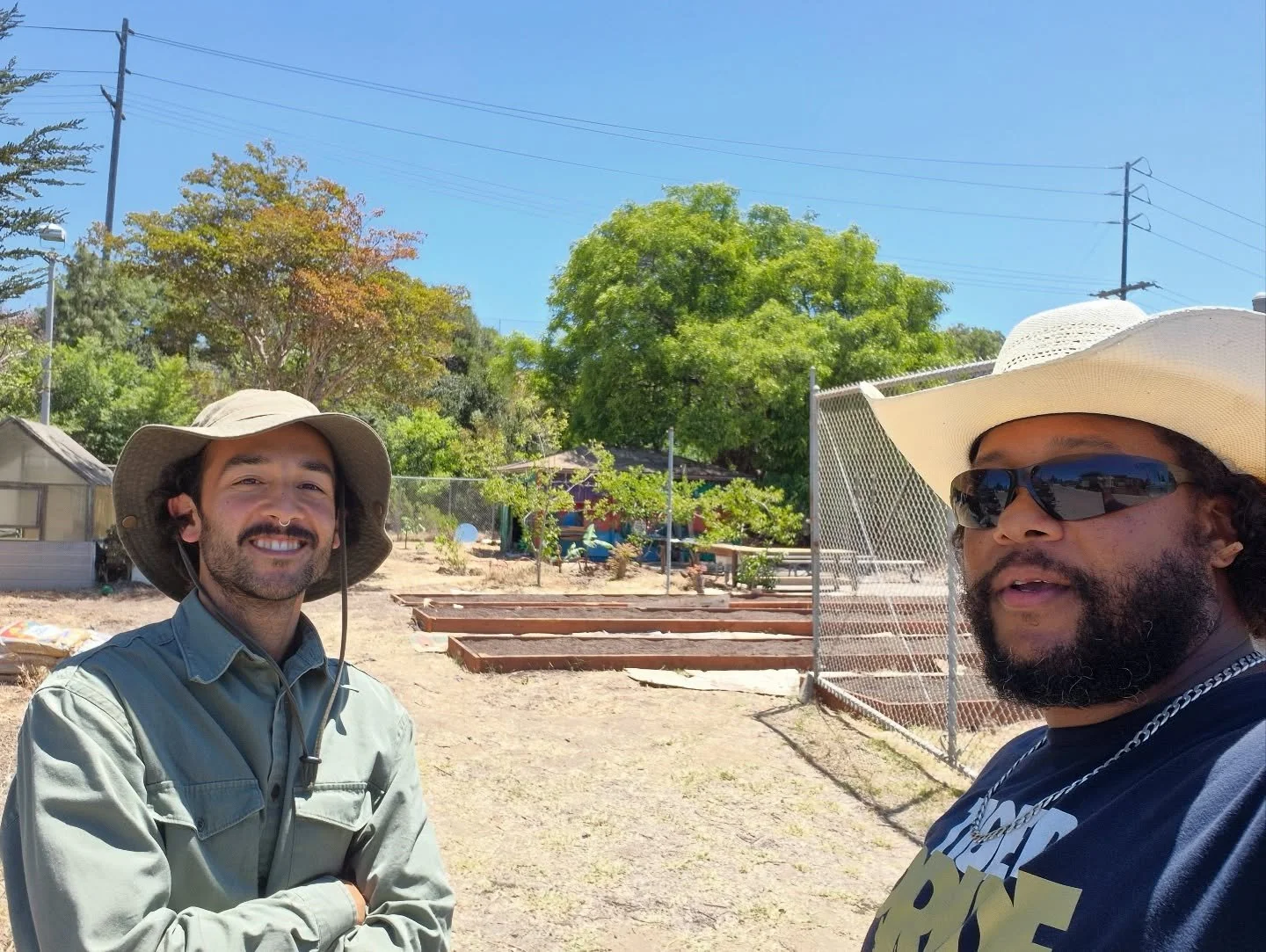 Big thanks to everyone who showed up and showed out at Morse High School for our volunteer day! 💪🌱 Together, we planted fruit trees and filled raised beds that will soon grow herbs and veggies for the school&rsquo;s culinary program and @projectnew