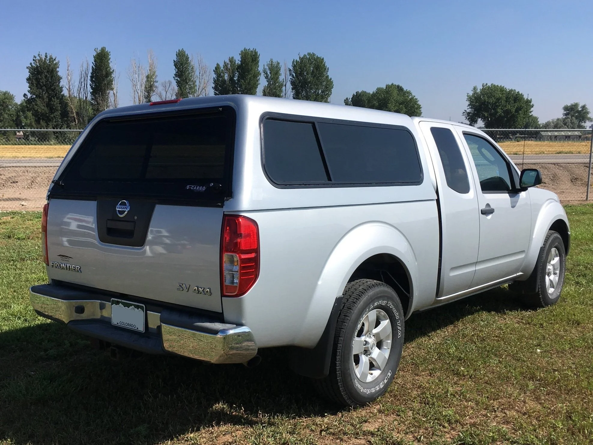 NISSAN+FRONTIER+SILVER+JASON+PACE+ATC+LED+FIBERGLASS+S-CARGO+TRUCK+CAPS.jpg