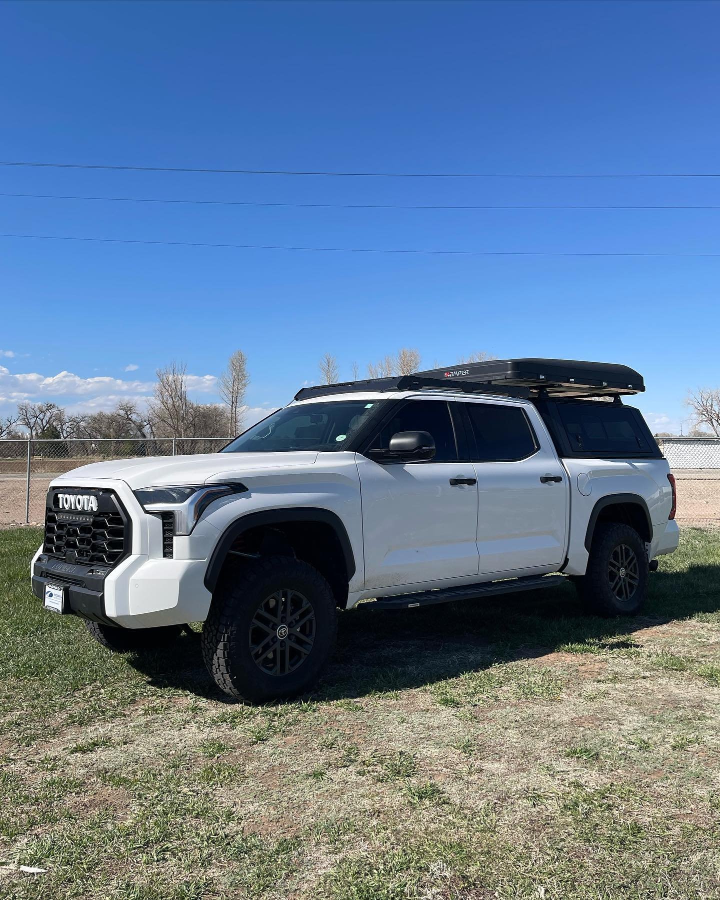 This new Tundra gets better every time we see it! First we did the SmartCap EVO Sport with Rhino-Rack and customer&rsquo;s iKamper, then a custom grill replacement, and last the Front Runner Slimsport platform rack on the cab with the Front Runner 40