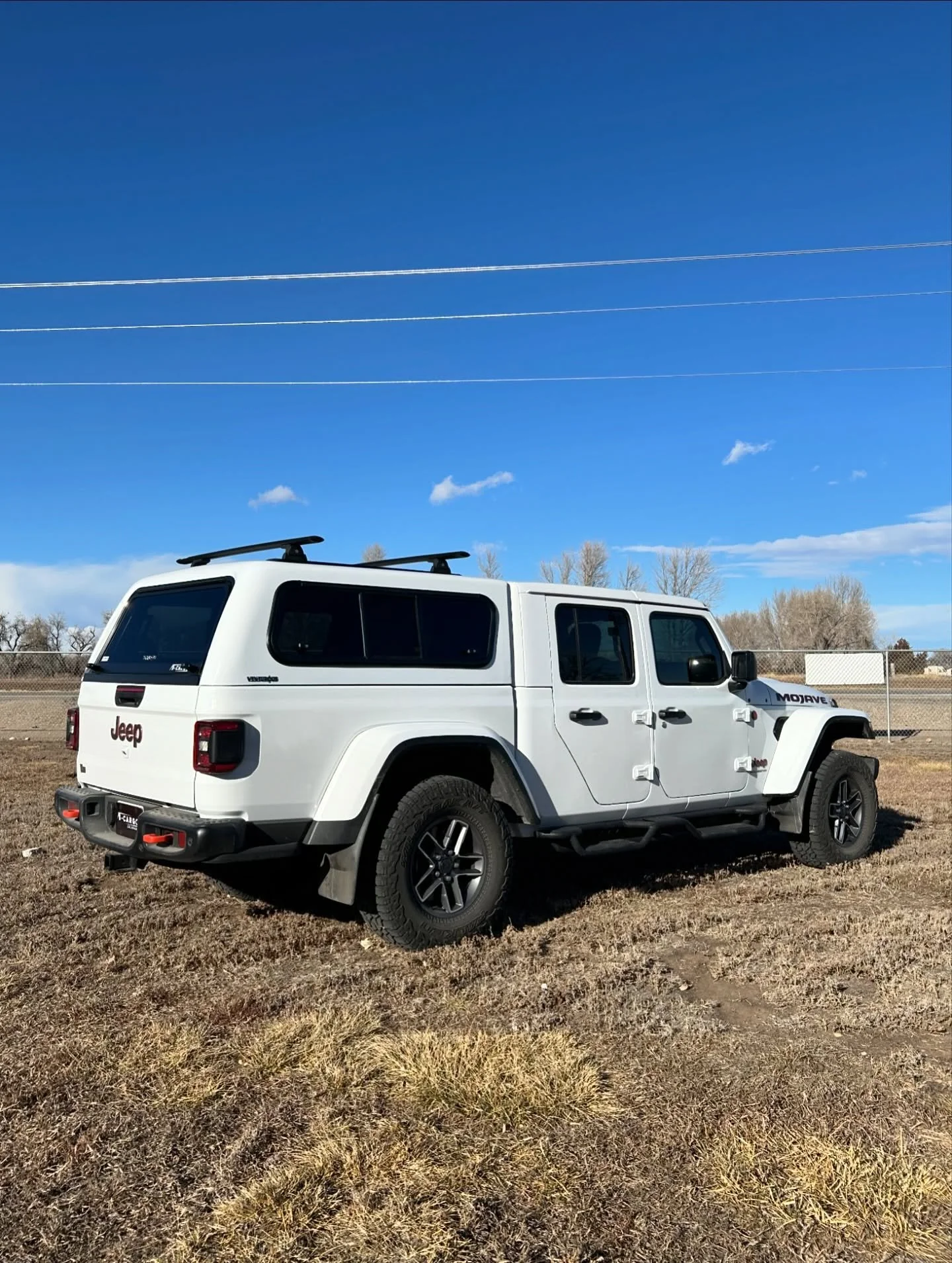 Take a look at this Jeep Gladiator with the Ozark from Venturous Truck Tops! Contoured fit and color matched, but with all of the strength of metal caps on the market and then some! All of that and weighing in at just over a hundred pounds! Equipped 