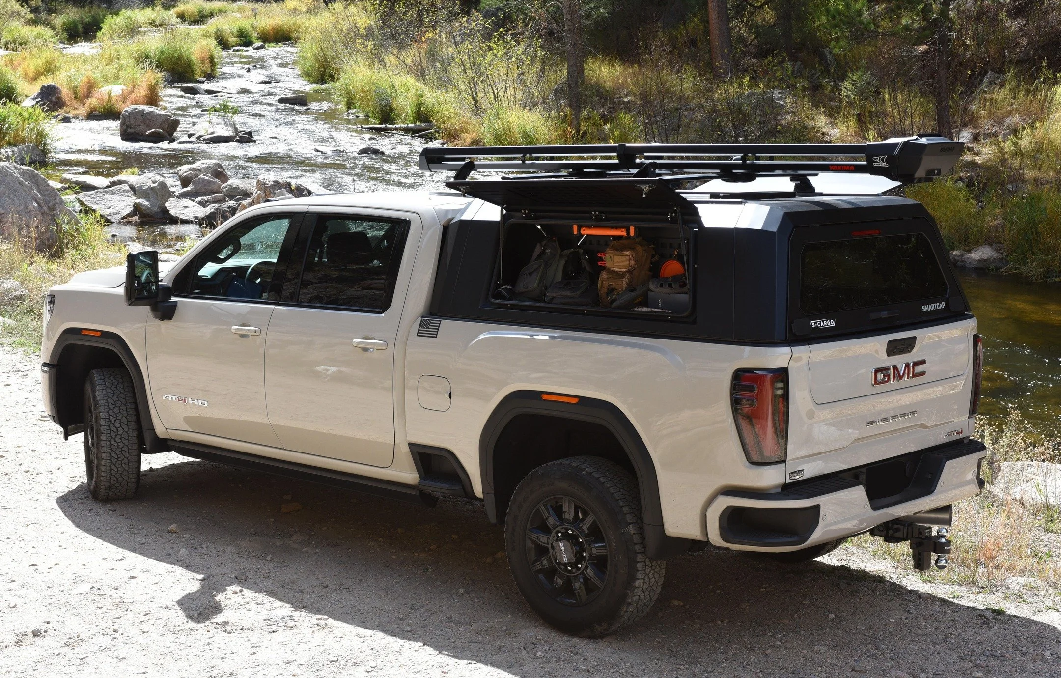 One of our awesome customers shared these photos with us after we installed their SmartCap and BedRug Liner!

GMC Sierra AT4 HD with the SmartCap EVO Adventure with Full Bin on the driver side and a BedRug Liner.

#smartcap #gmcsierra #flyfishingcolo