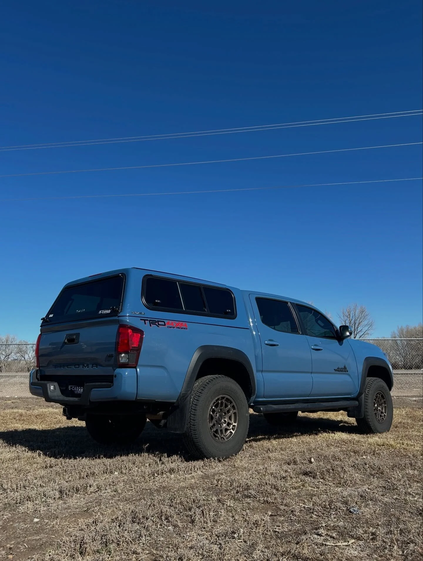 This 3rd Gen Toyota Tacoma just picked up a huge upgrade with a new Ozark from Venturous Truck Tops lit up with two 40&rdquo; F-Series light bars from Kingpin!