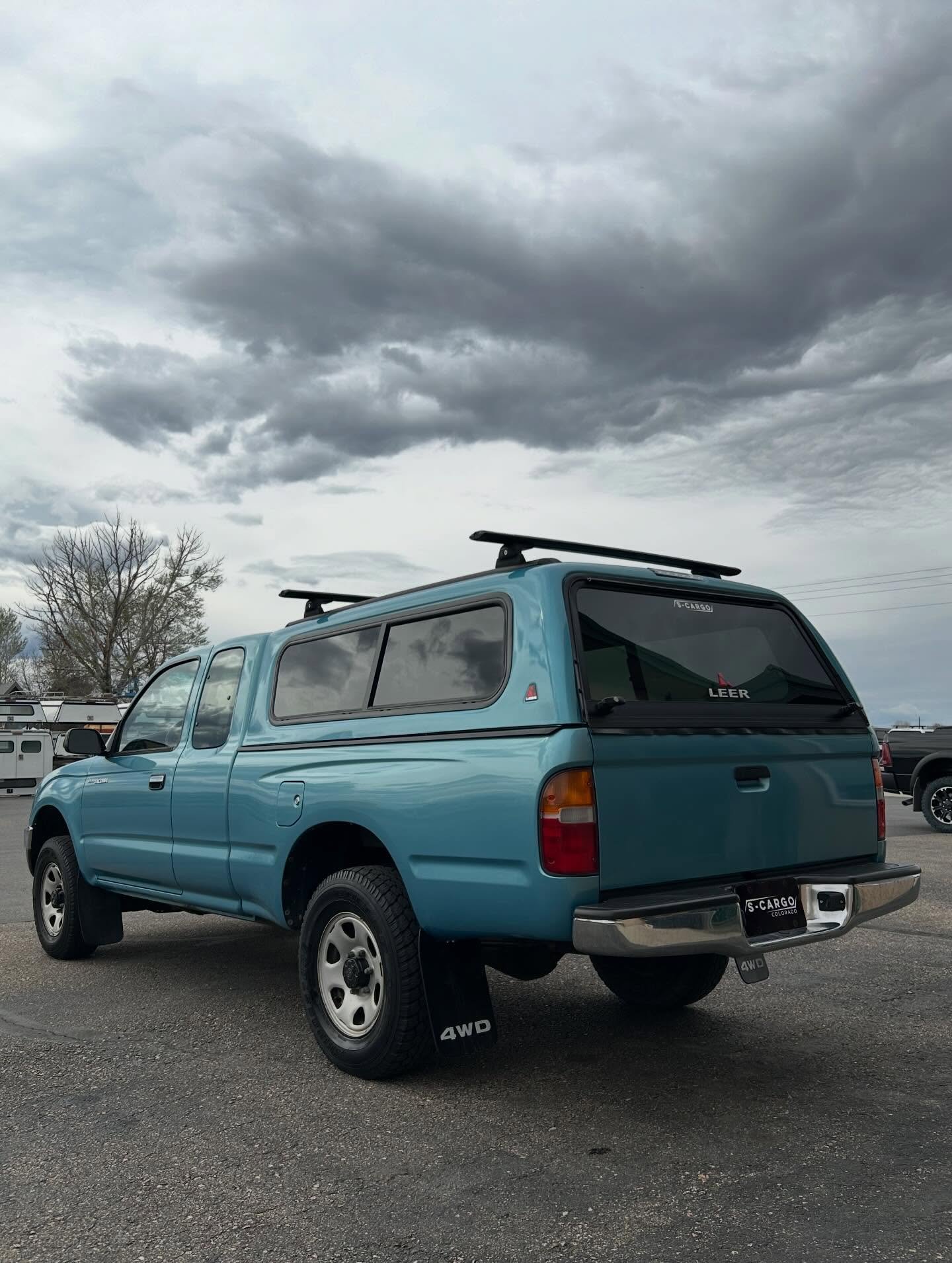 I wish we had gotten better pictures, but we had to share this gem of a 1st Gen Tacoma&hellip;

1995 Toyota Tacoma in Paradise Blue in amazing original condition.

We added the new color-matched LEER 100R with the Rhino-Rack roof rack.

#toyotatacoma