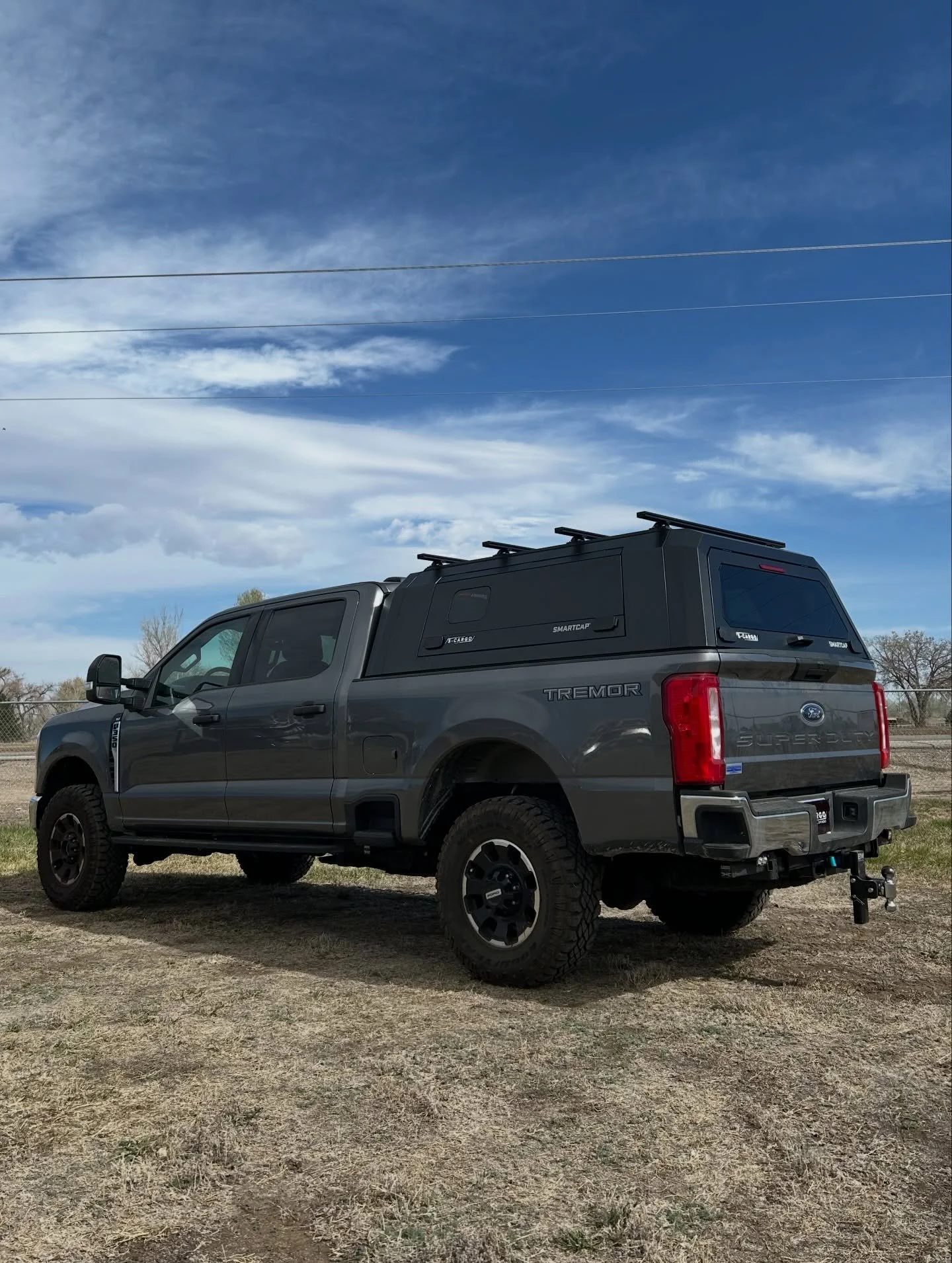 Killer setup on this Super Duty Tremor&hellip;

Cap: SmartCap EVO Sport

Rack: Sherpa Equipment Load Bars

#smartcap #alumiduty #sherpaec #scargotruckcaps