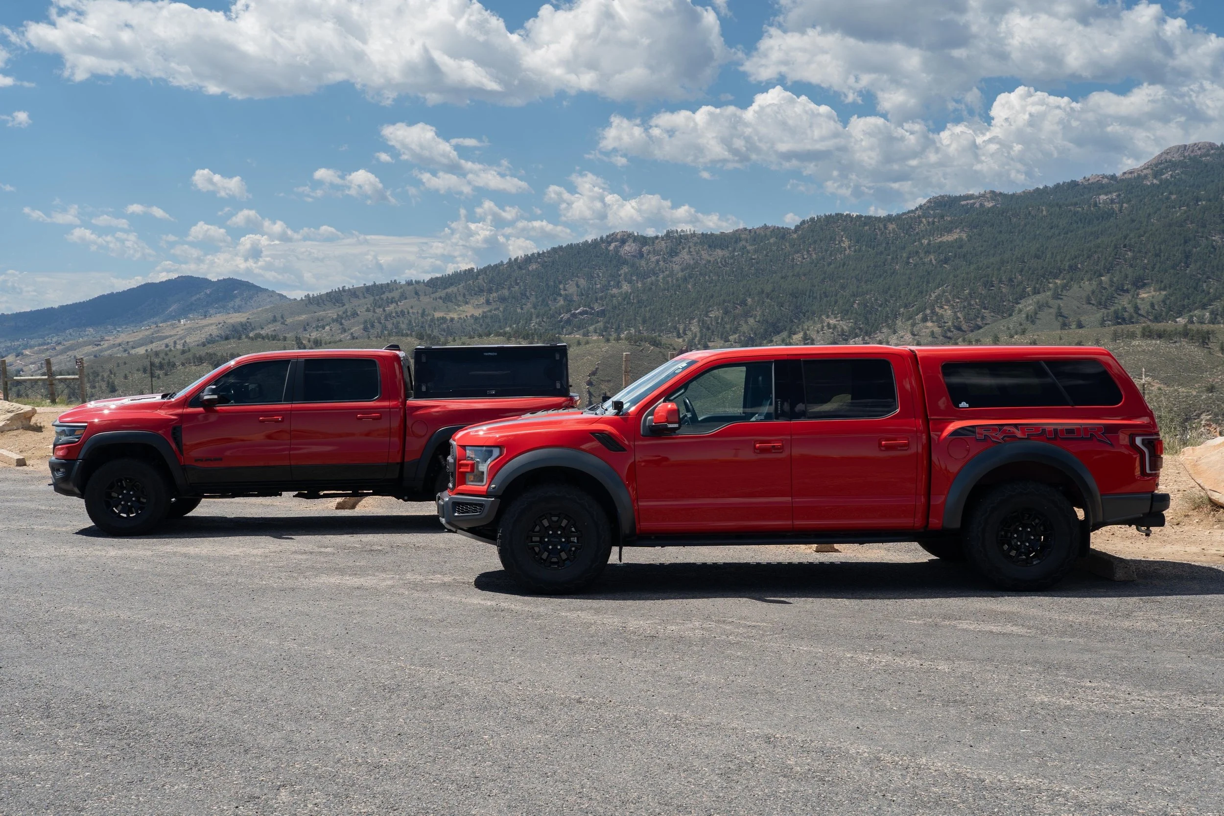 Two great options!

The SOLO modular cap / bed rack from @venturoustrucktops and the Icon from @ranchfiberglass !
