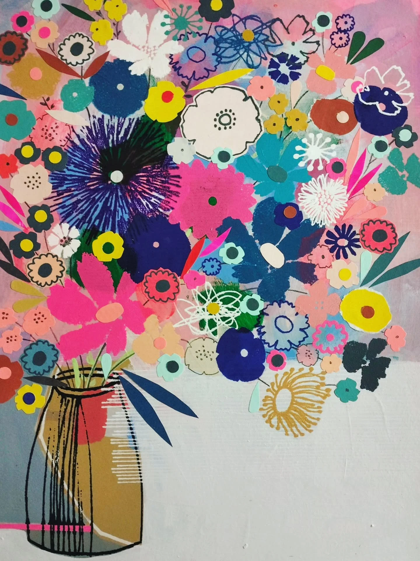 Bursting at the seams with blooms. This new A4 is now framed and ready to hang at the @nz_art_show in late May. Hope to see you there 😊

#art #artistoninstagram #flowers #screenprinting #collage