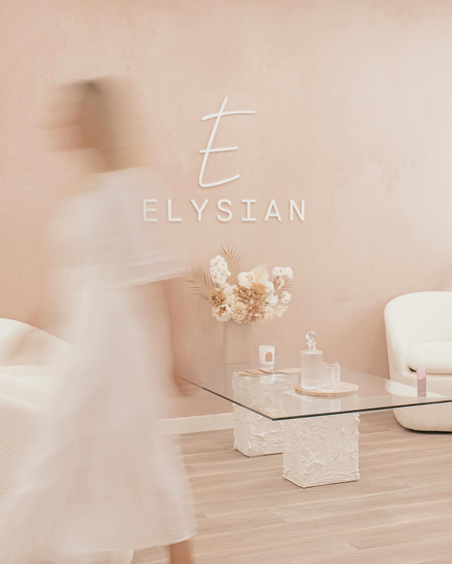 @elysianbeautyandwellness 

This salon is unmatched, and Launceston&rsquo;s most renowned beauty salon! 
From the most luxe products, to personalised skin treatments, to brows, lashes and nails. 💅🏼
Think the salon is beautiful? Wait until you meet 