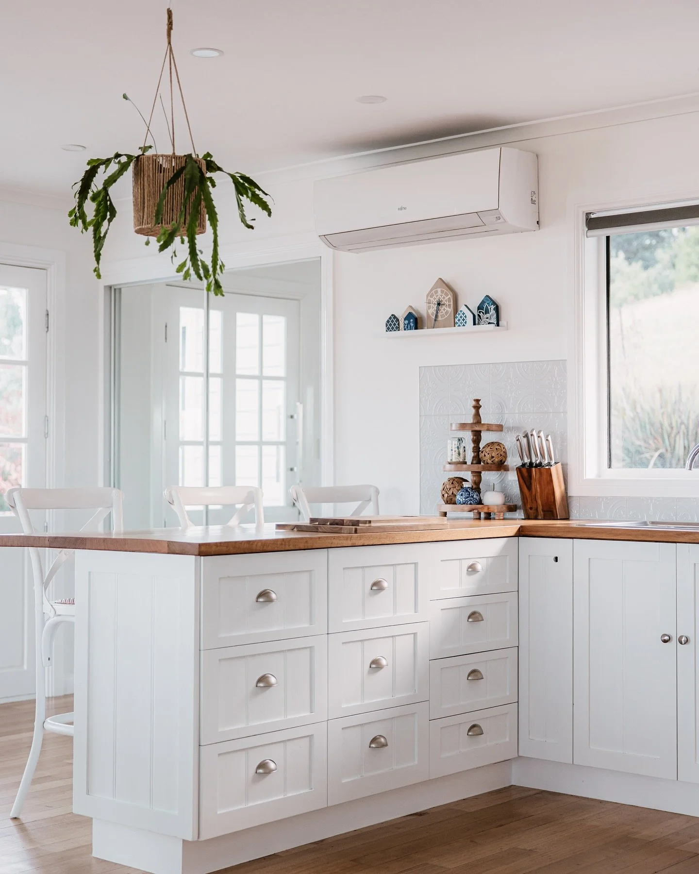 @hilltopescapetasmania 
A must stay for those travelling to Tassie, or even for the locals wanting a weekend away! The most luxurious, private and peaceful property. And it sleeps 7, so you can take your friends along as well. 🫶🏼