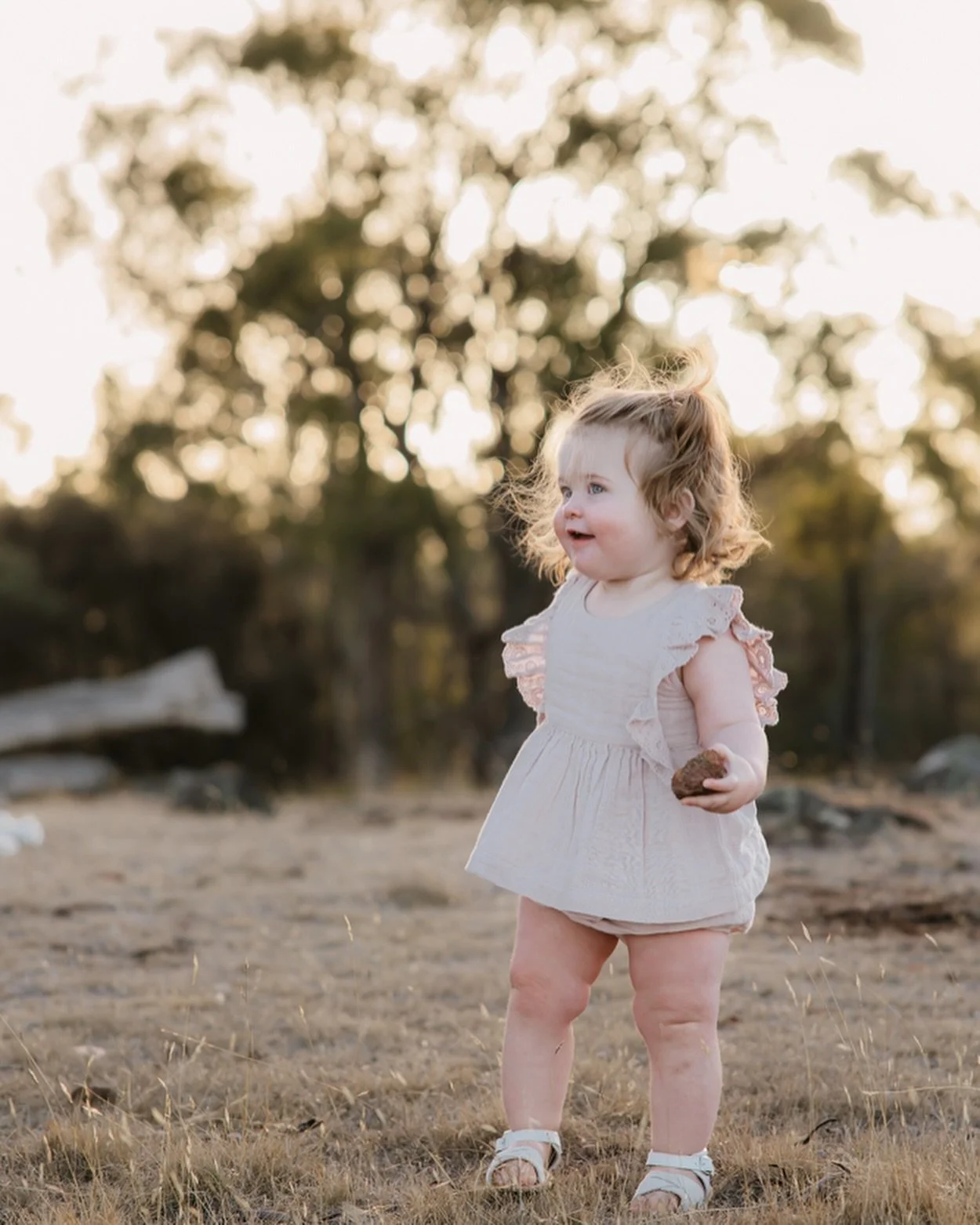 There&rsquo;s something so special about capturing little ones after they&rsquo;ve learnt to are learning to walk. 🥺🥰
