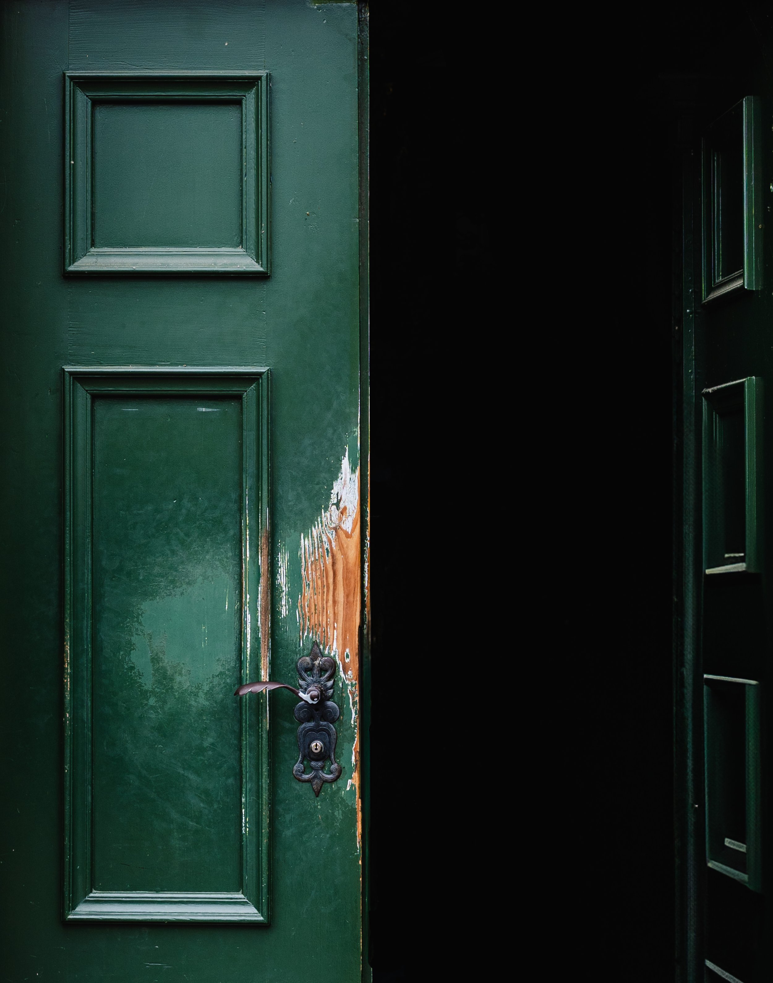 104_Moody_Green_Door_Zurich_Switserland_2024.jpg