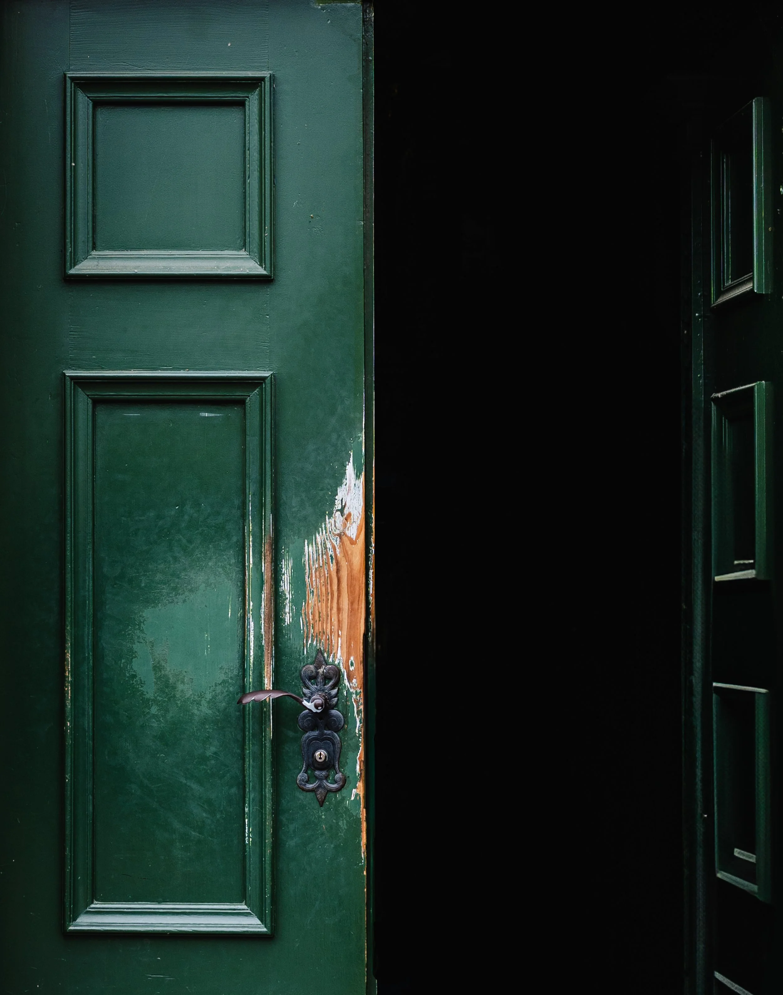 104_Moody_Green_Door_Zurich_Switserland_2024.jpg