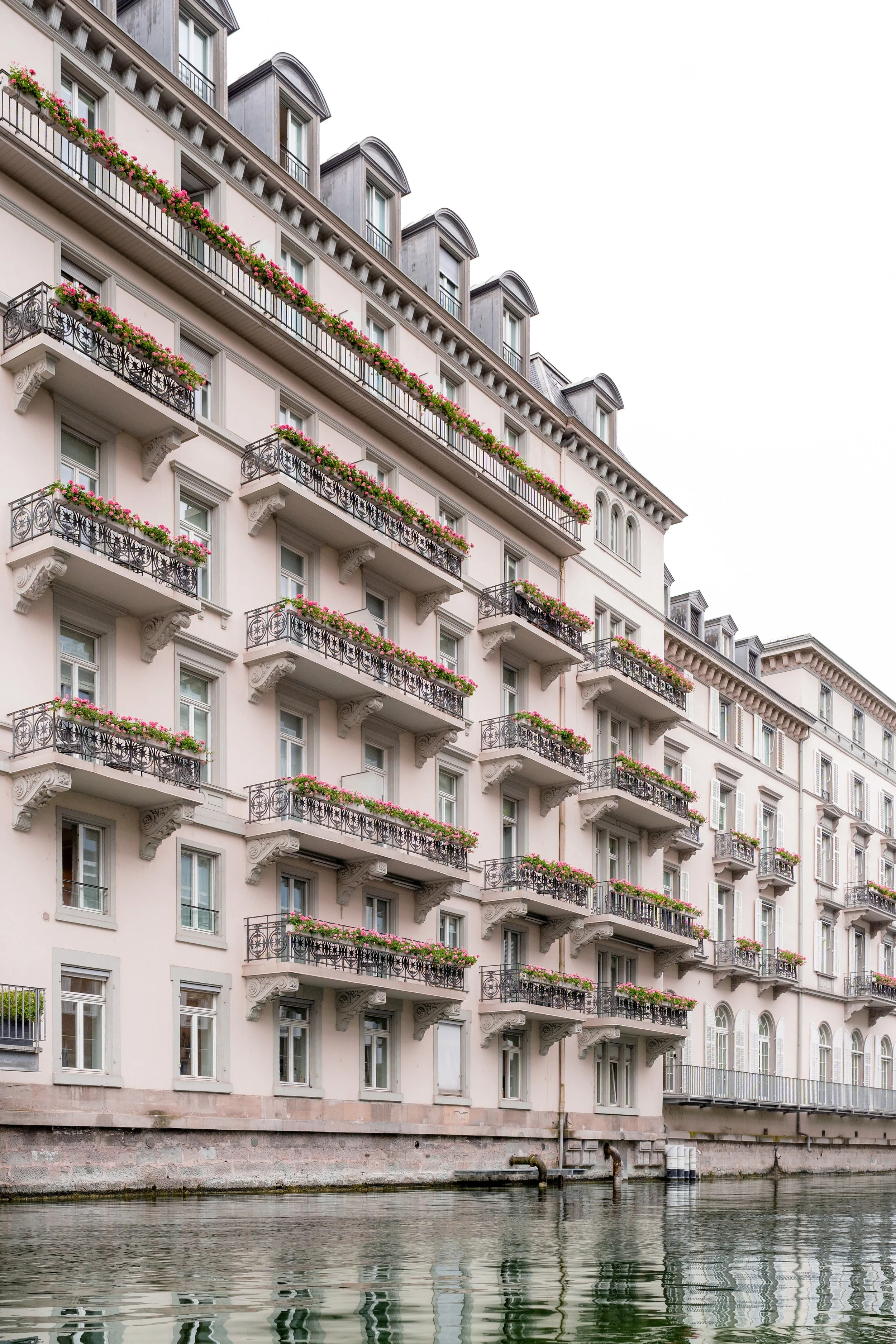 084_Pink_Facade_Zurich_2024.jpg