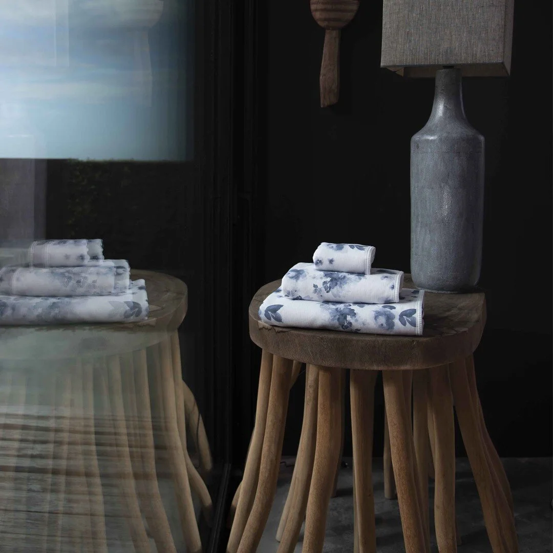 Our Bella printed towels add an amazing freshness on warm summer days. 

#graccioza #gracciozabathlinen #sorema #luxury #decoration #bathdecor #inspo #inspiration #mood #photography #bathroom #interiordesign #interiordecor #design #bella #printed #pa