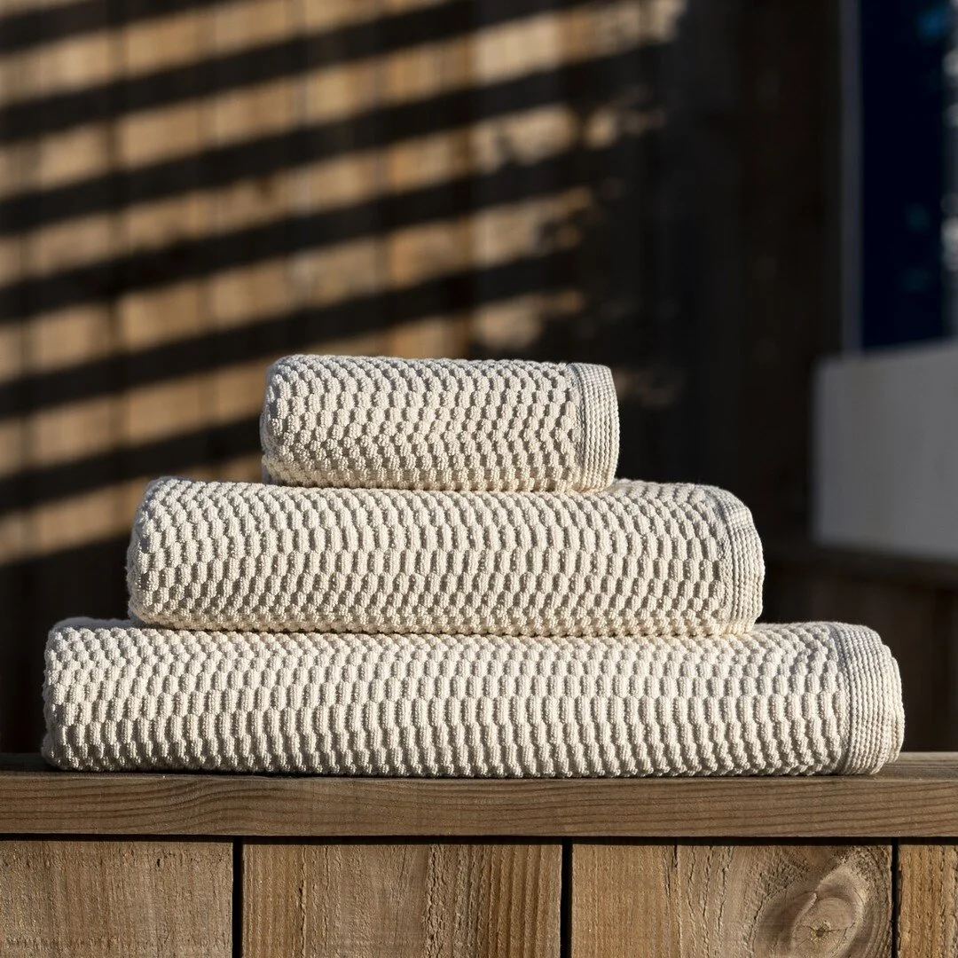 Discover the most sustainable bath towels 🌱

#govegan #vegan #sustainability #sustainable #towel #bathtowel #decoration #bathdecor #bathroomdesign #interiordesign #design #decora&ccedil;&atilde;o #sorema #soremabathfashion #consciousness #eco #ecofr