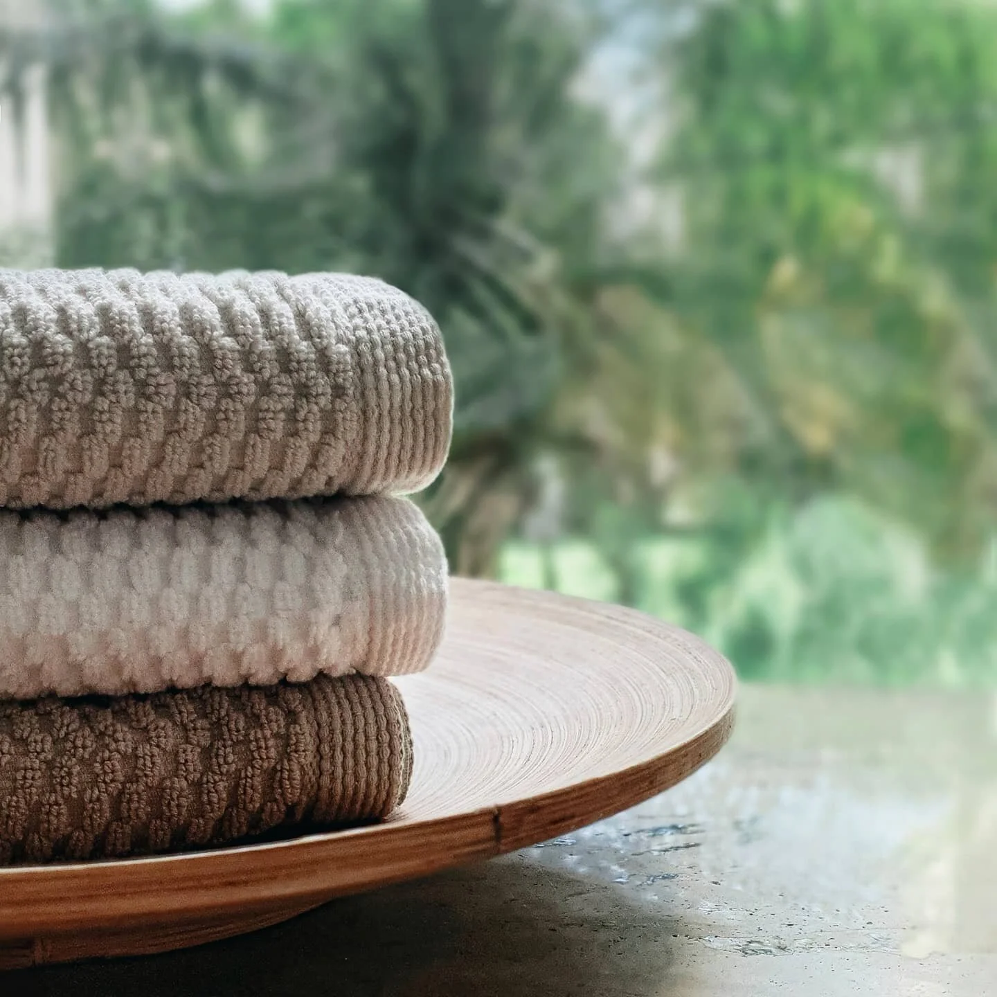 We have 3 different colors on our Go Vegan Collection: white, fog and natural 🌱