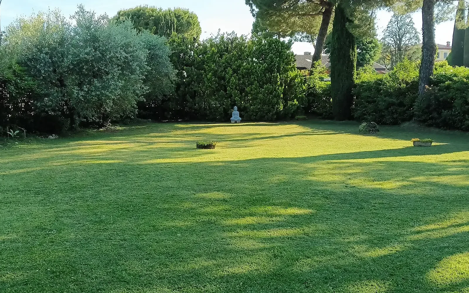 Giardino di meditazione camminata presso il Sangha del Lago