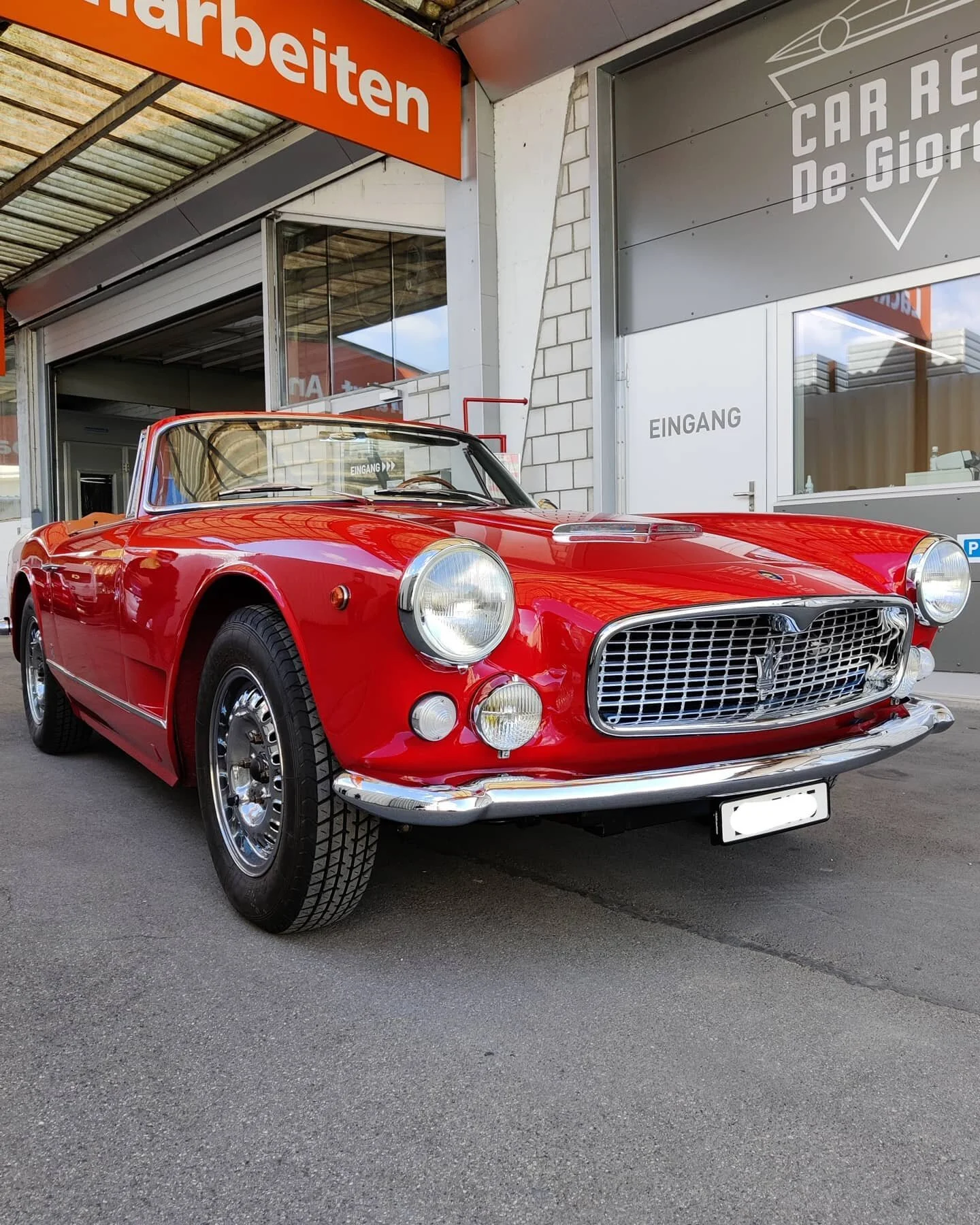 Maserati 😍🔴 #restaurierung #neulackierung #finished #bern #madeinbern #ostermundigen #oldtimer #maserati #carrosserie #spenglerei #carlovers