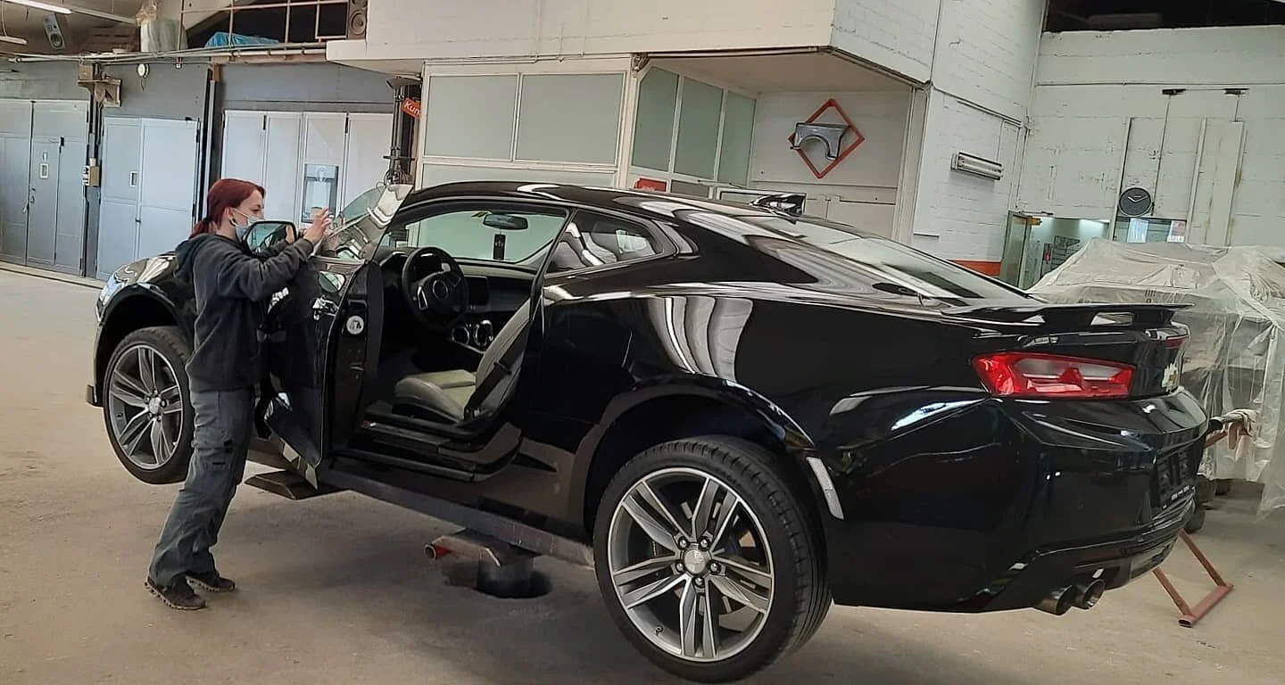 Hi there👋 #working #abdecken #bern #ostermundigen #autowekstatt #autogarage #carrosserie #spenglerei #chevroletcamaro #carlovers #team