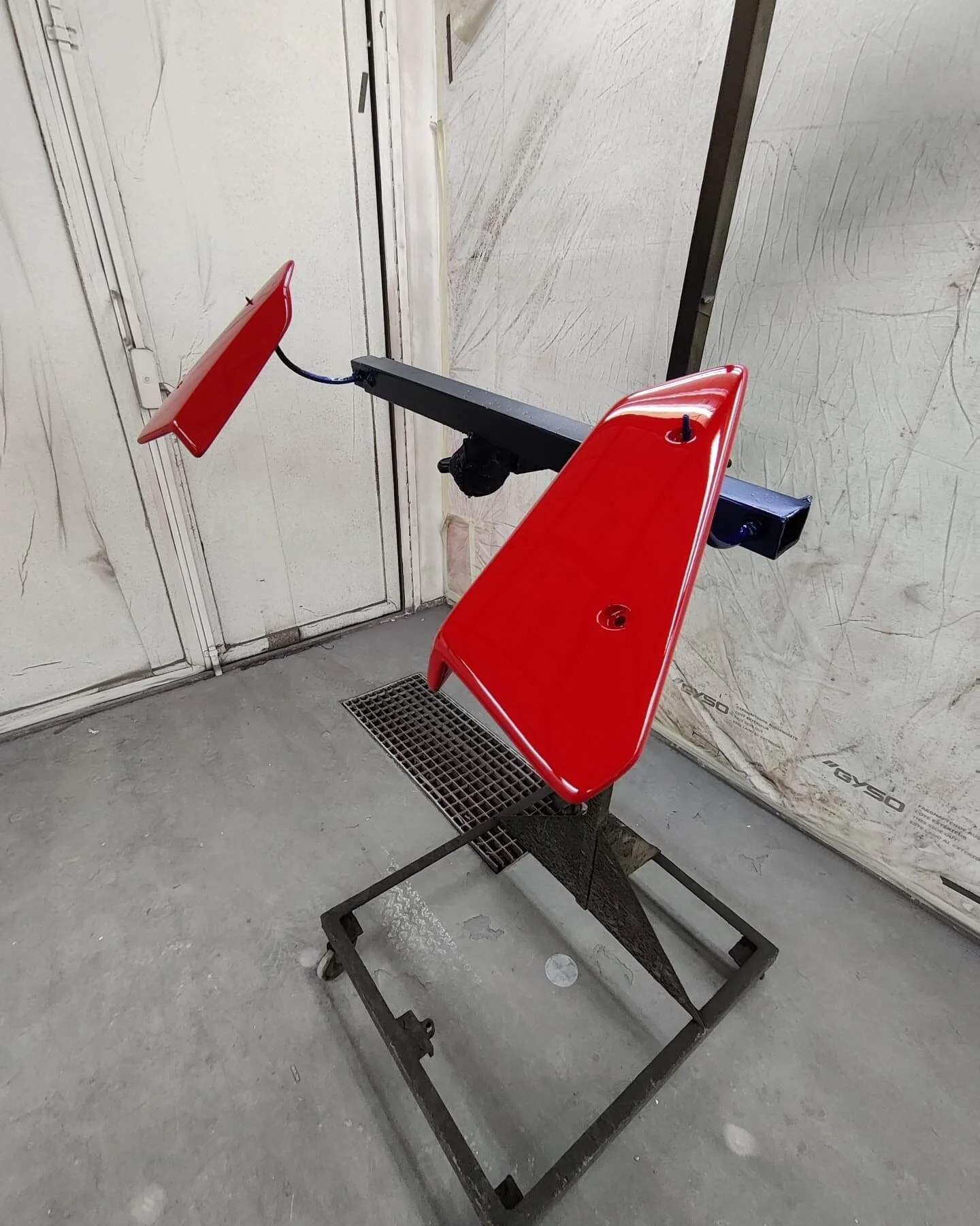 In the making...#heckspoiler #blackandred #oettingertuning #golfgti #golftcr #madeinbern #bern #ostermundigen #autogarage #autowerkstatt #carrosserie #lackieren #spenglerei