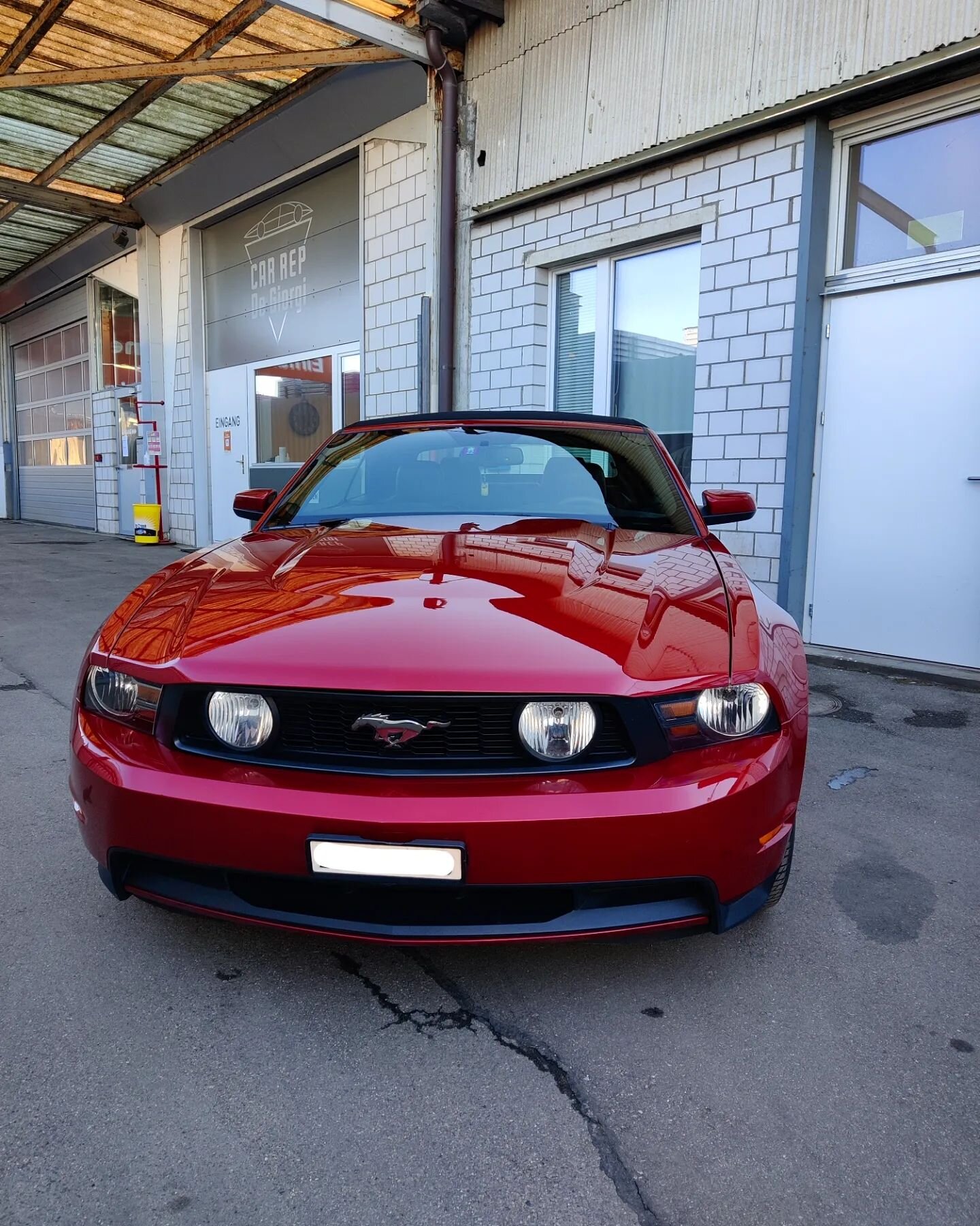 Ford Mustang 🔴🥰 #bern #madeinbern #ostermundigen #felgen #felgenlackierung #spotrepair #autogarage #autowerkstatt #lackieren #spenglerei #ford #fordmustang