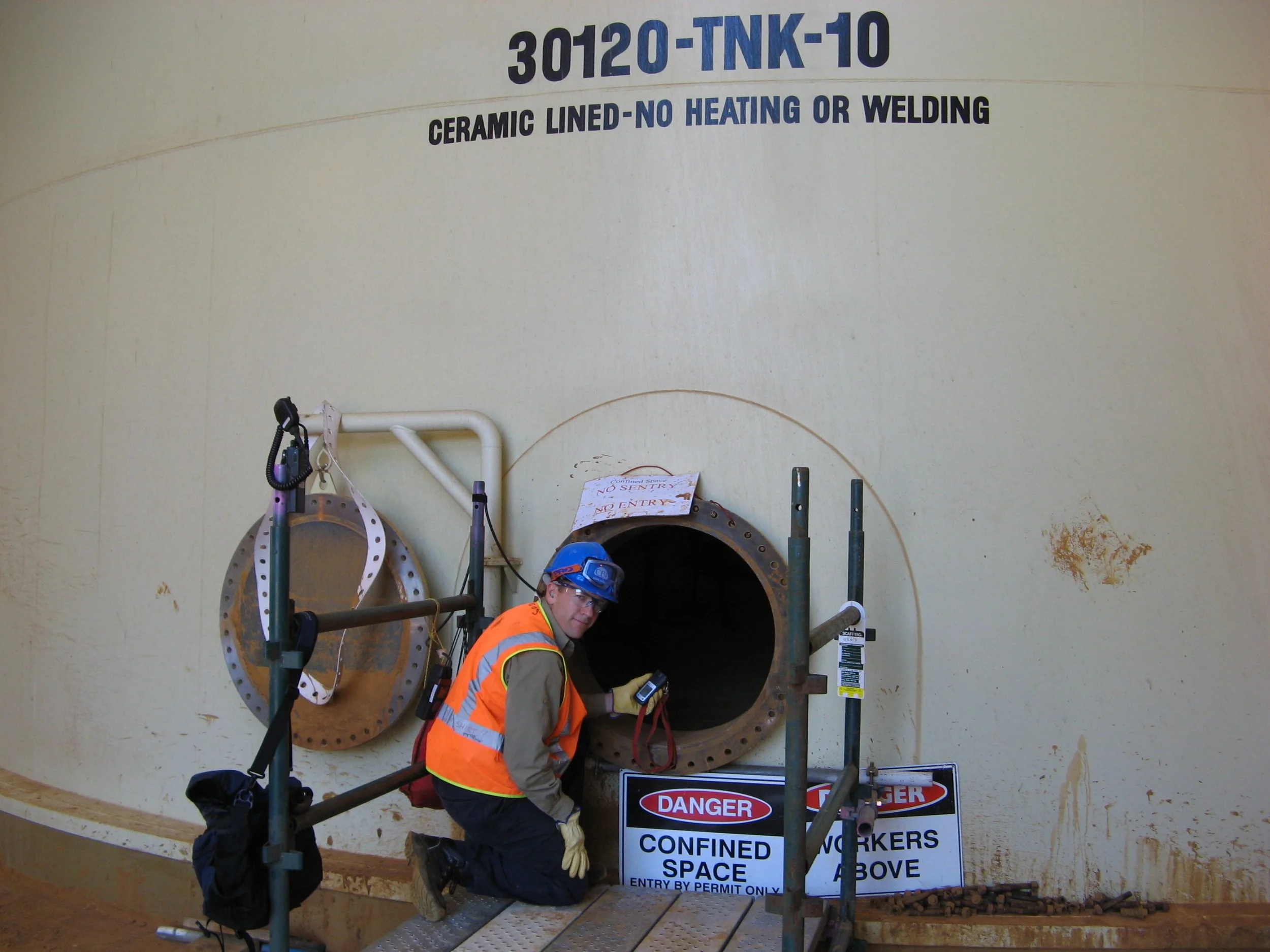 Confined space safety spotter