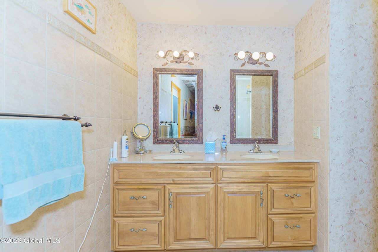 Master Full Bath with Dual sinks
