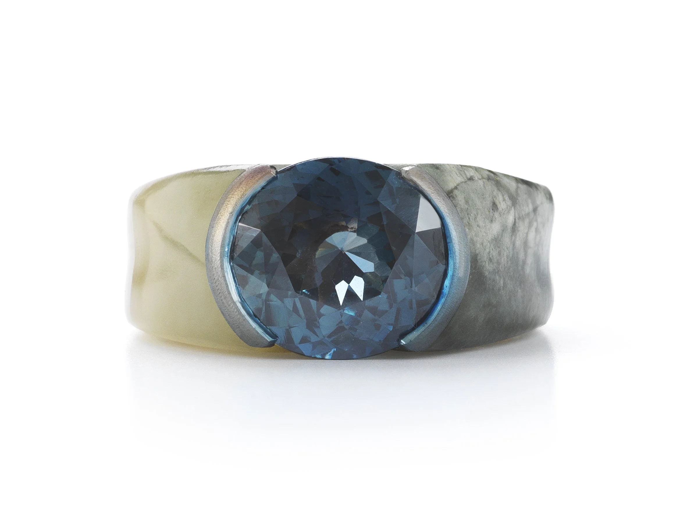32325_A Nephrite Jade Teal Sapphire Gents Ring Studz.jpg