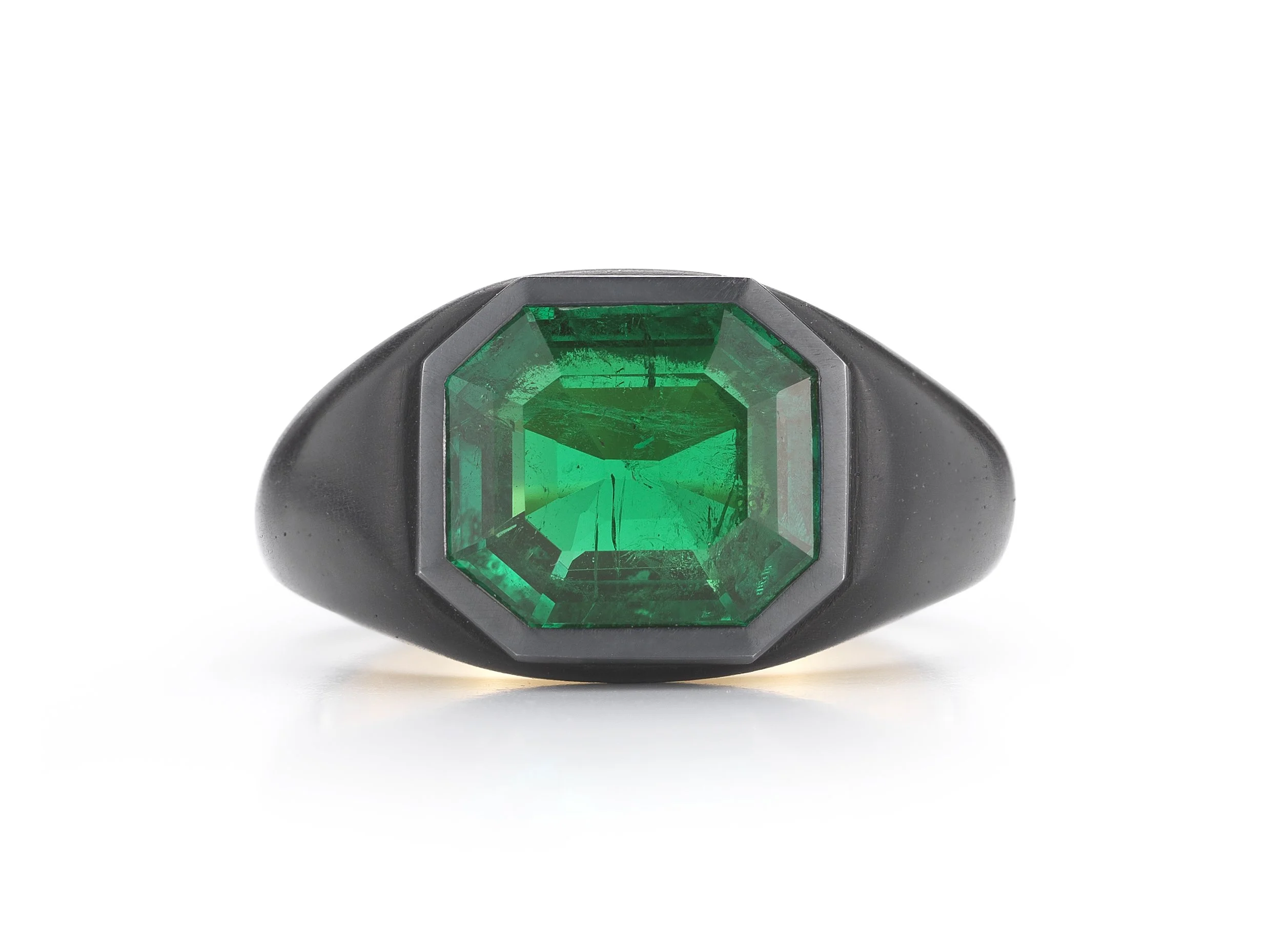 31442_A Emerald Ebony Iron Ring Gents, Studz.jpg