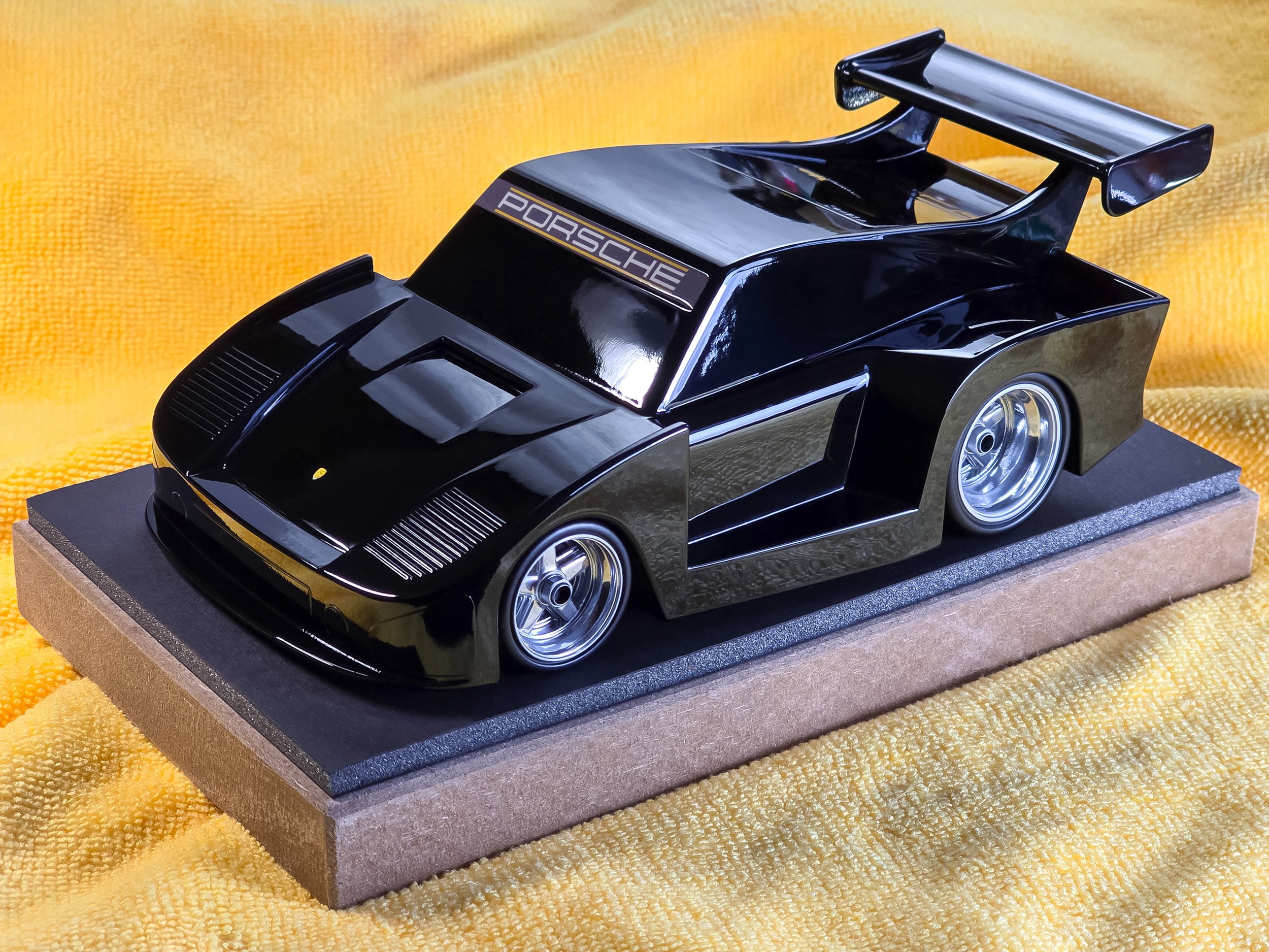 Porsche G935 - 020 - Graphics - Clear Coat - Assembly