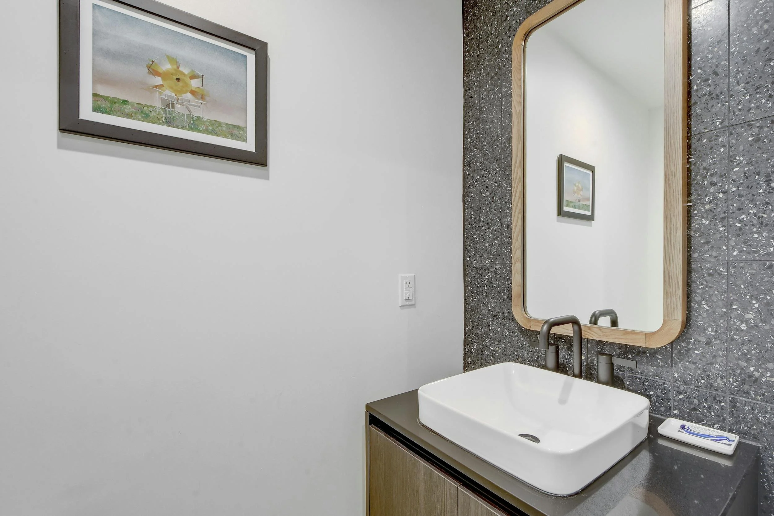 022-462666-48 East Ave Unit 1811 029_13290410.jpg