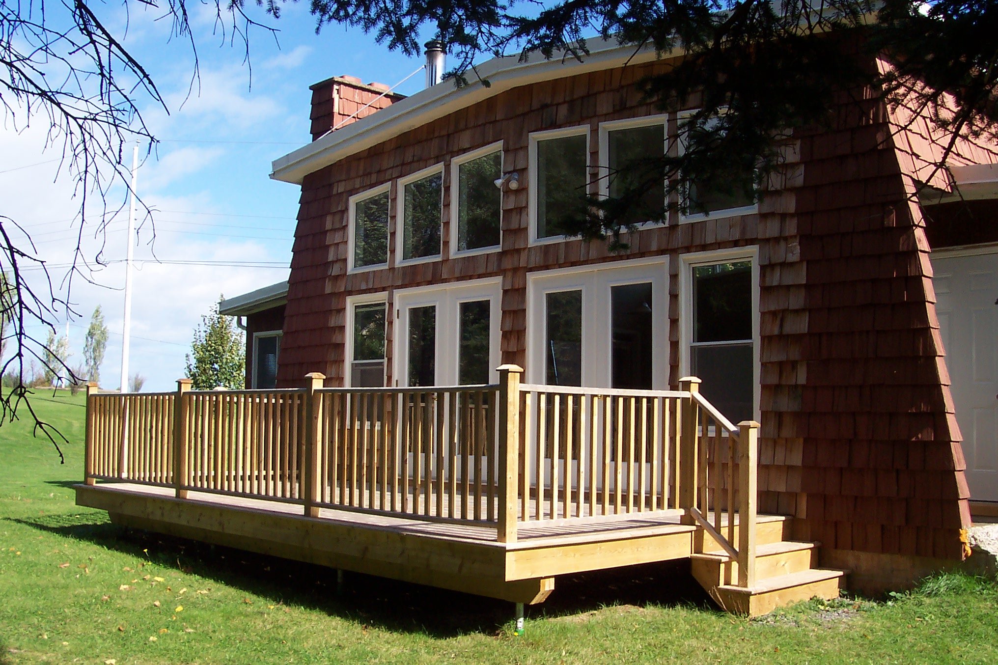 lodge porch2.jpg