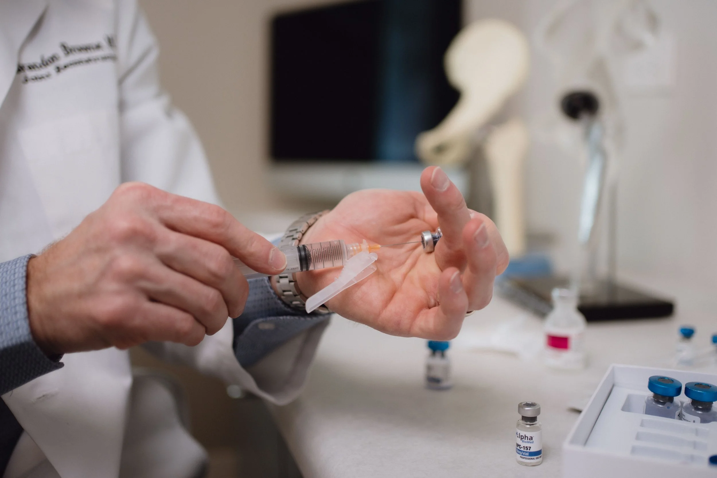 Lipogems vs traditional joint injections for knee pain in San Antonio, Texas with San Antonio Orthopaedic Specialists