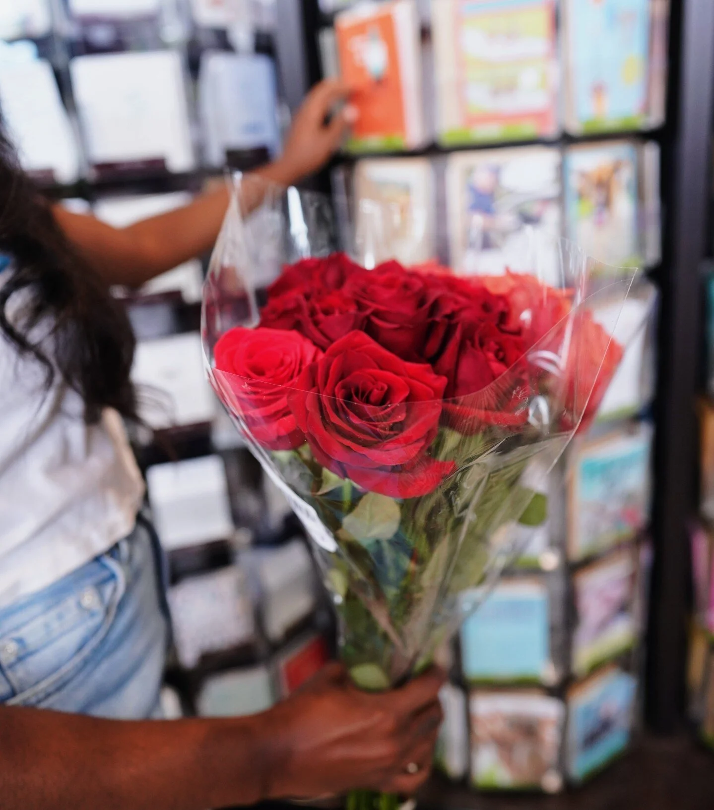 Stop in and smell the roses today for Rose Fair Friday. We have a variety of bouquets to choose from along with greeting cards to deliver the perfect message. #RivertownMarket #Fresh #Local #RoseFairFriday 🌹 💐 🌸