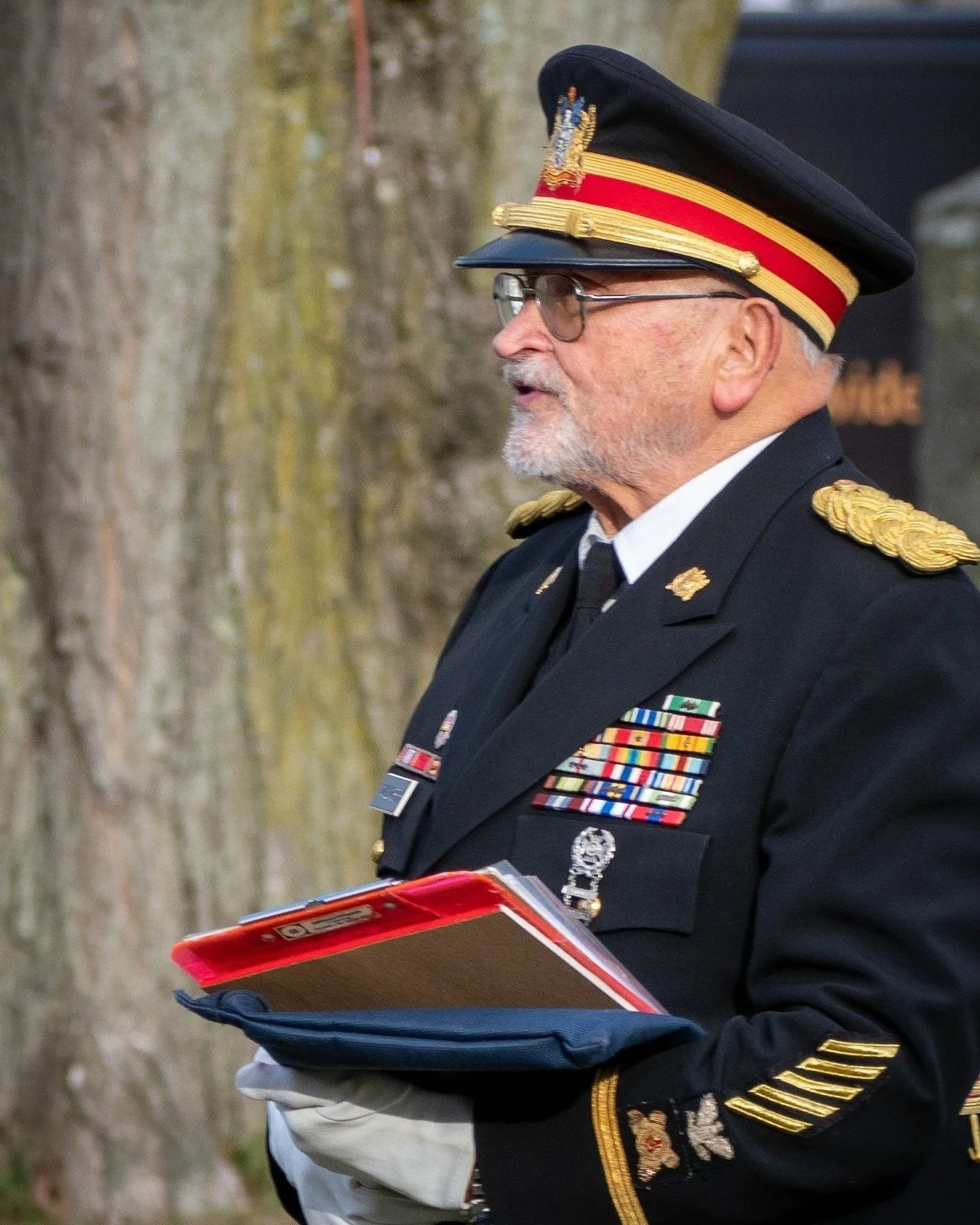 Today, the Somerville Museum joined City representatives and community members for a heartfelt Veterans Day Remembrance Ceremony at Milk Row Cemetery.

Despite the chilly afternoon, it was wonderful to see people gather to honor all who have served. 