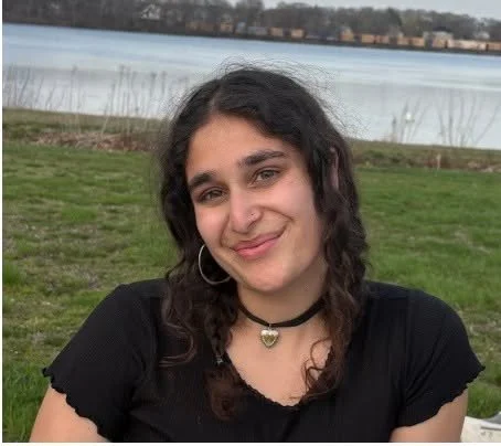 Welcome, Anusha Tandon, our new Volunteer and Events Coordinator!! 

Anusha Tandon is delighted to join the Somerville Museum as Volunteer and Events Coordinator. Anusha is a multi-hyphenate sound artist from Boston and is passionate about the inters