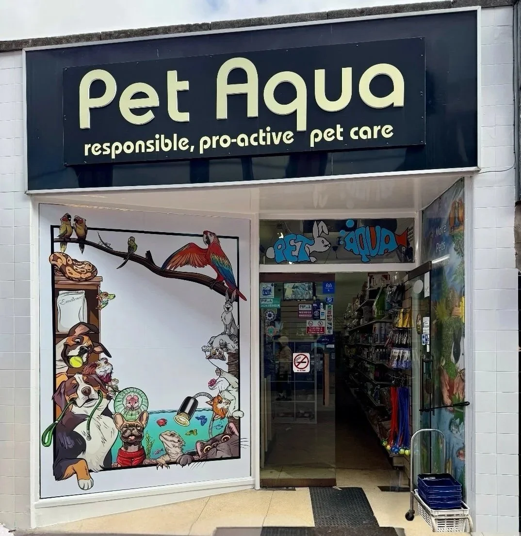 Pet Aqua in Chatham High Street entrance and front window with sign