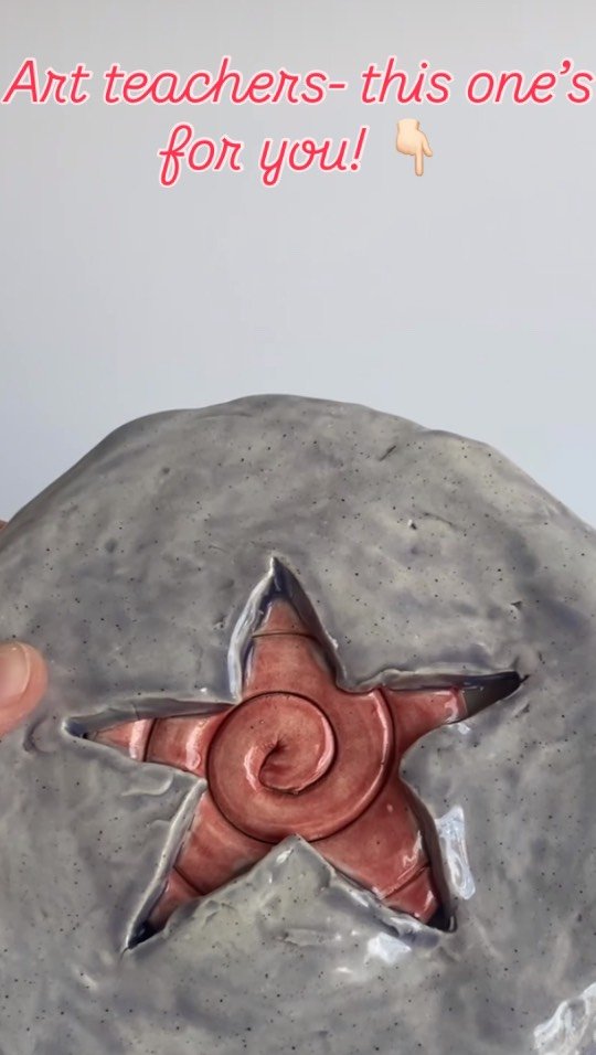 Top 3 reasons to use a sketchbook when teaching…yes even for clay! ⬇️
1. A sketchbook gives students a low-pressure space to brainstorm and explore ideas without fear of judgment. It encourages creative risk-taking before the clay.
2. It als